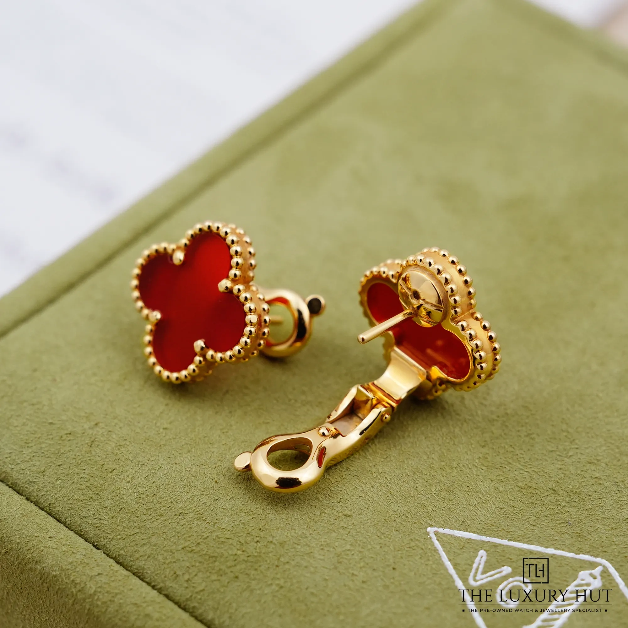 2026/05/80390046-c0cb-42a5-805e-3edb2fc6e920Van_Cleef_Alhambra_Yellow_Gold_Carnelian_Earrings_52938-c.jpg.webp