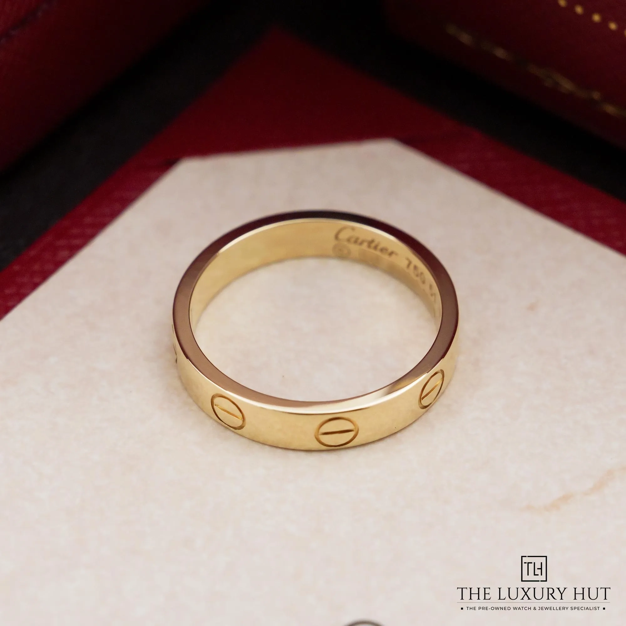2026/05/95902812-608c-4991-9474-0c80ad4b2c08Cartier_LOVE_Small_Yellow_Gold_Wedding_Band_52973-b.jpg.webp
