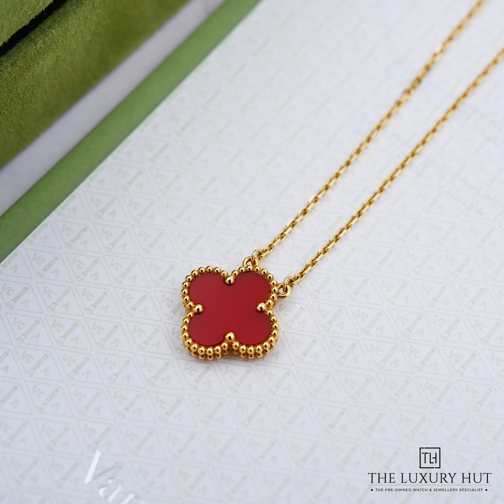 2026/05/996ebe25-a4dd-419a-a6eb-757f285dd774Van_Cleef_Alhambra_Yellow_Gold_Carnelian_Pendant_52939-b.jpg.webp
