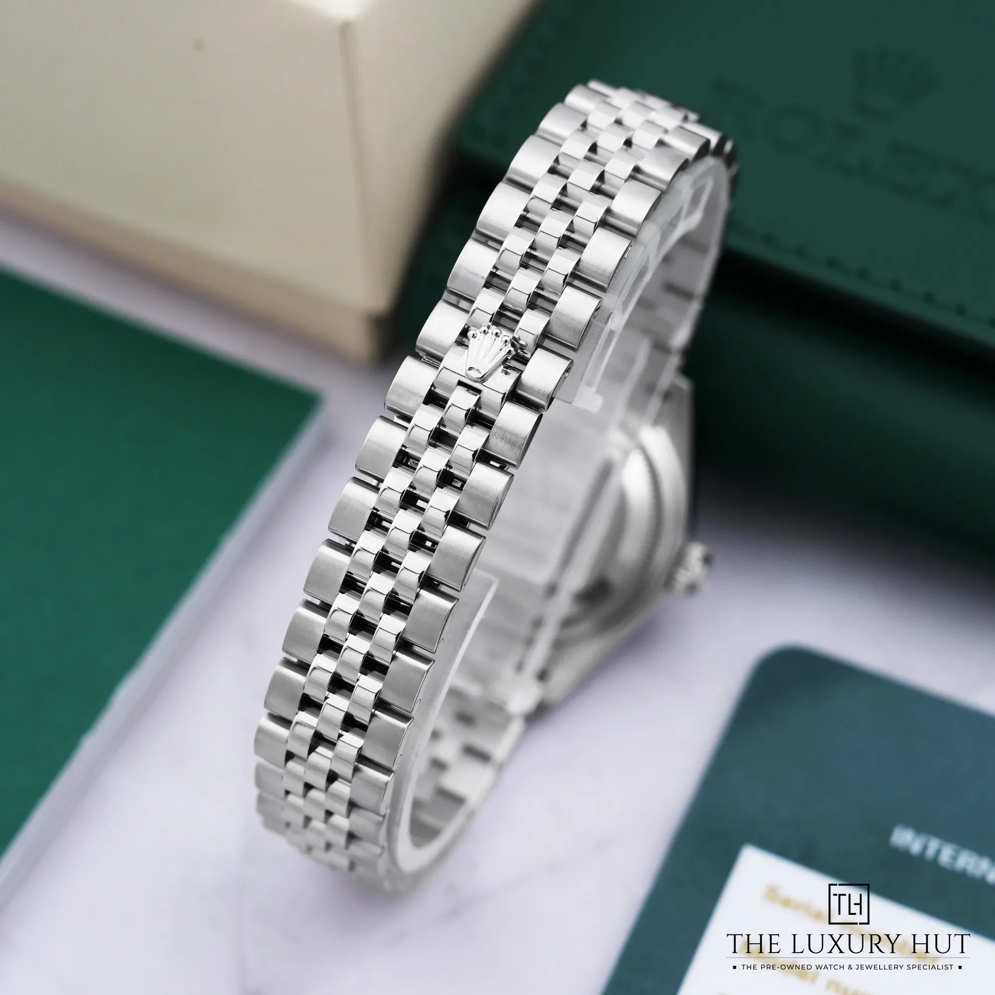 2026/05/adafa9b7-ff5d-4a0a-a577-32c4190e2d59Rolex_Lady-Datejust_Steel_White_Gold_Diamonds_Silver_52885-c.jpg.webp