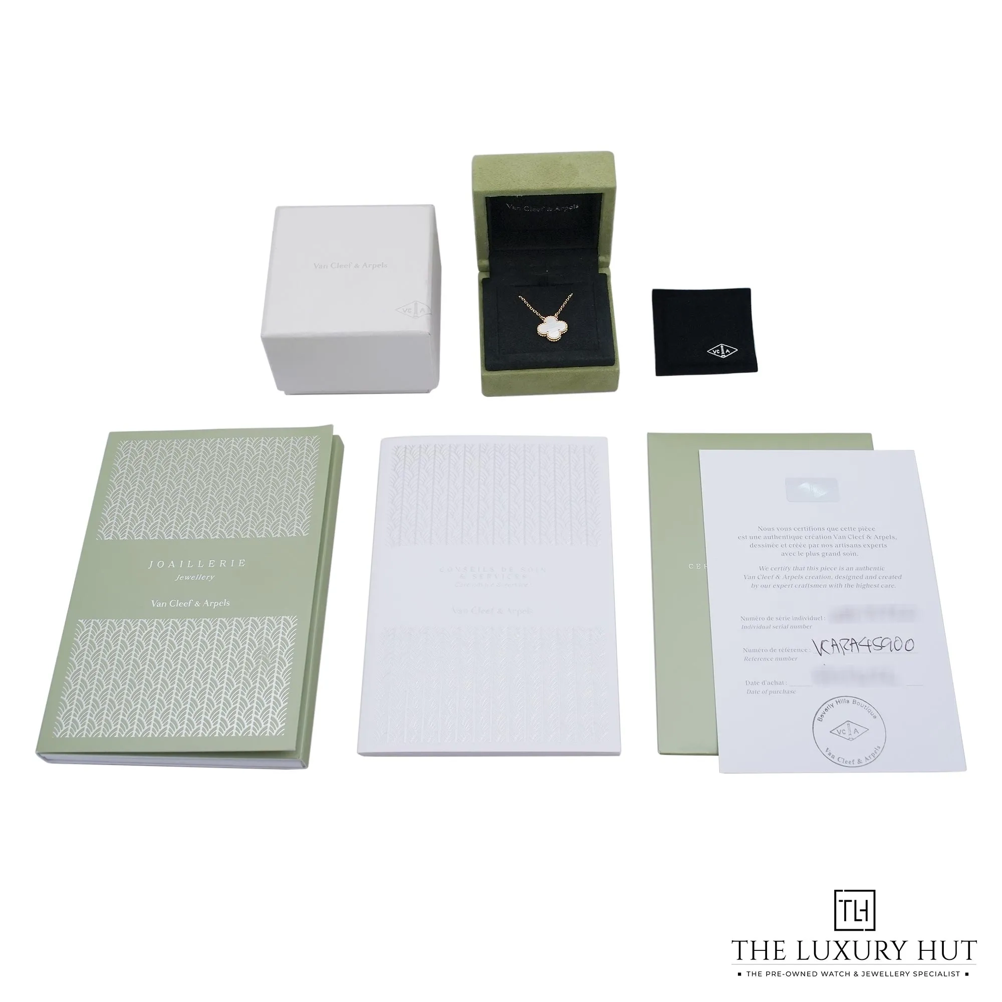 2026/05/b3956c30-bb4c-4f84-9549-cb7a79cbc530Van_Cleef_Arpels_Vintage_Alhambra_MOP_Pendant_52960-e.jpg.webp