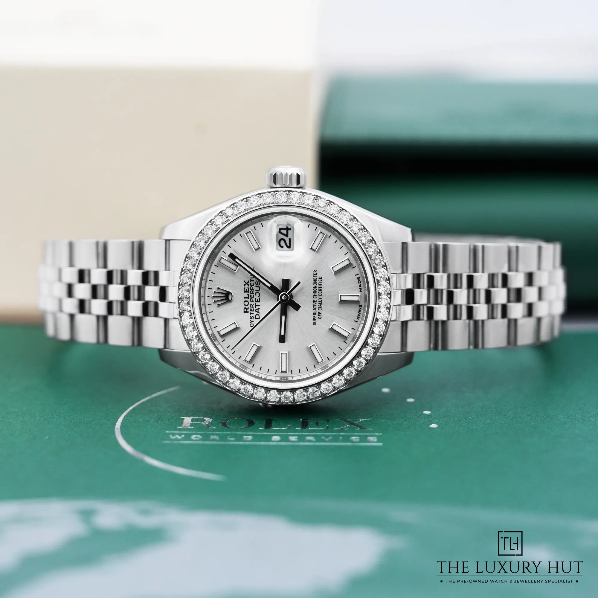 2026/05/b41fa303-9698-4554-88b7-15f0c3e269b7Rolex_Lady-Datejust_Steel_White_Gold_Diamonds_Silver_52885-d.jpg.webp