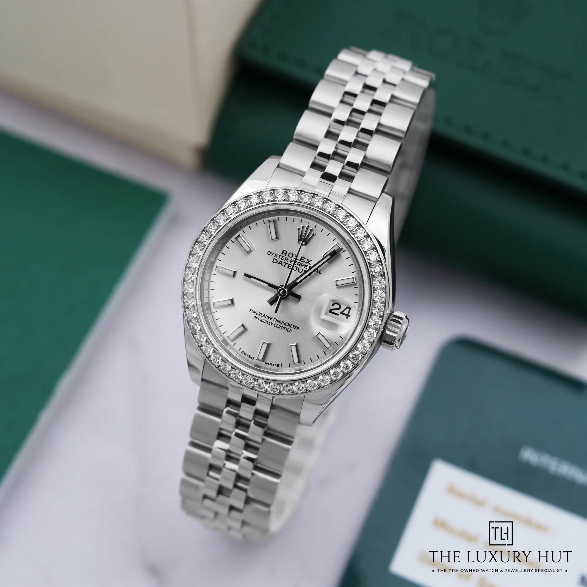 2026/05/b4df2314-1a33-4f4e-b8b8-aab5b1775077Rolex_Lady-Datejust_Steel_White_Gold_Diamonds_Silver_New_52885-bb.jpg.webp