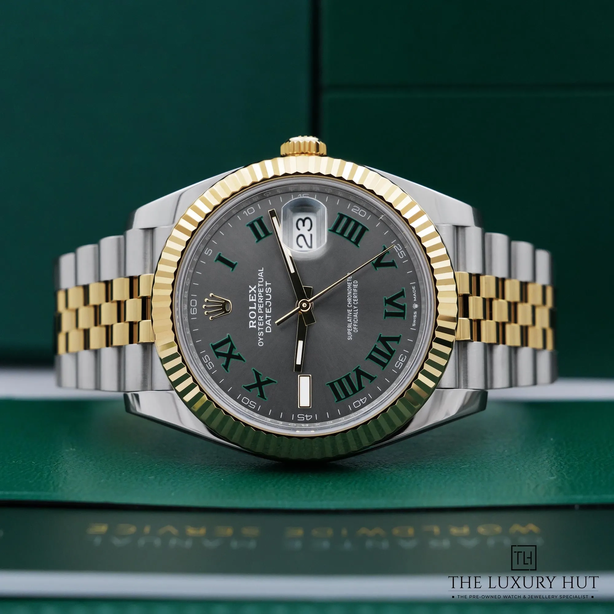 2026/05/c6fa09f4-2369-4738-9c13-e9b5b9636938Rolex_Datejust_41_Steel_Gold_Grey_Wimbledon_52927-c.jpg.webp