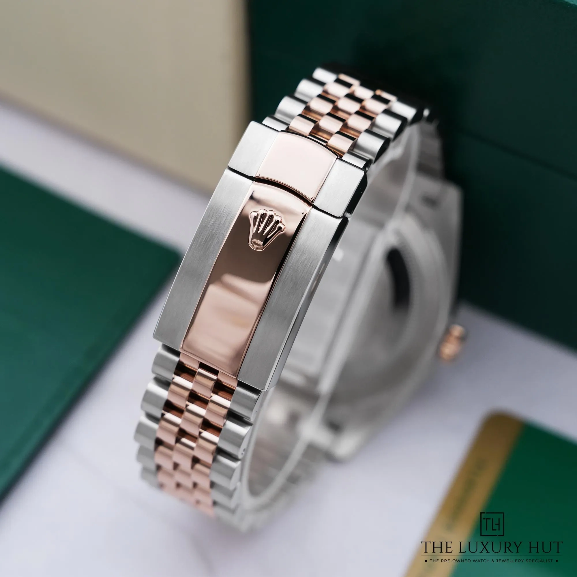 2026/05/d3543fba-bbeb-40ea-8c35-53ac9535d162Rolex_Datejust_41mm_MOP_Diamond_Dial_52886-e.jpg.webp