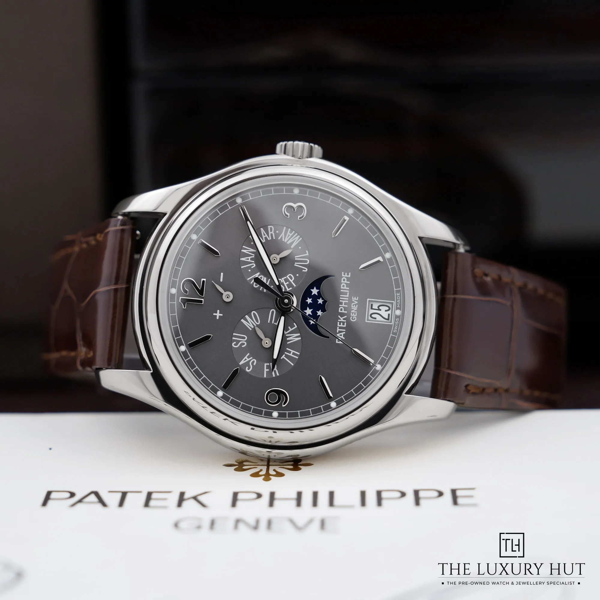 2026/05/e43c055c-ee7e-426b-9531-be2d11b032ddPatek_Philippe_Complications_Annual_Calendar_52900-c.jpg.webp