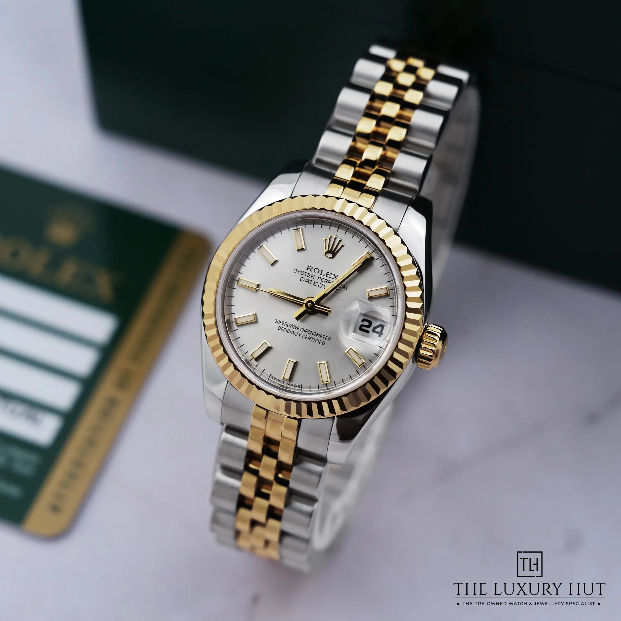 2026/05/ea990c57-2e92-4e37-b391-544ca4b87ef6Rolex_Lady-Datejust_Steel_Yellow_Gold_26mm_Silver_52799-b.jpg.webp