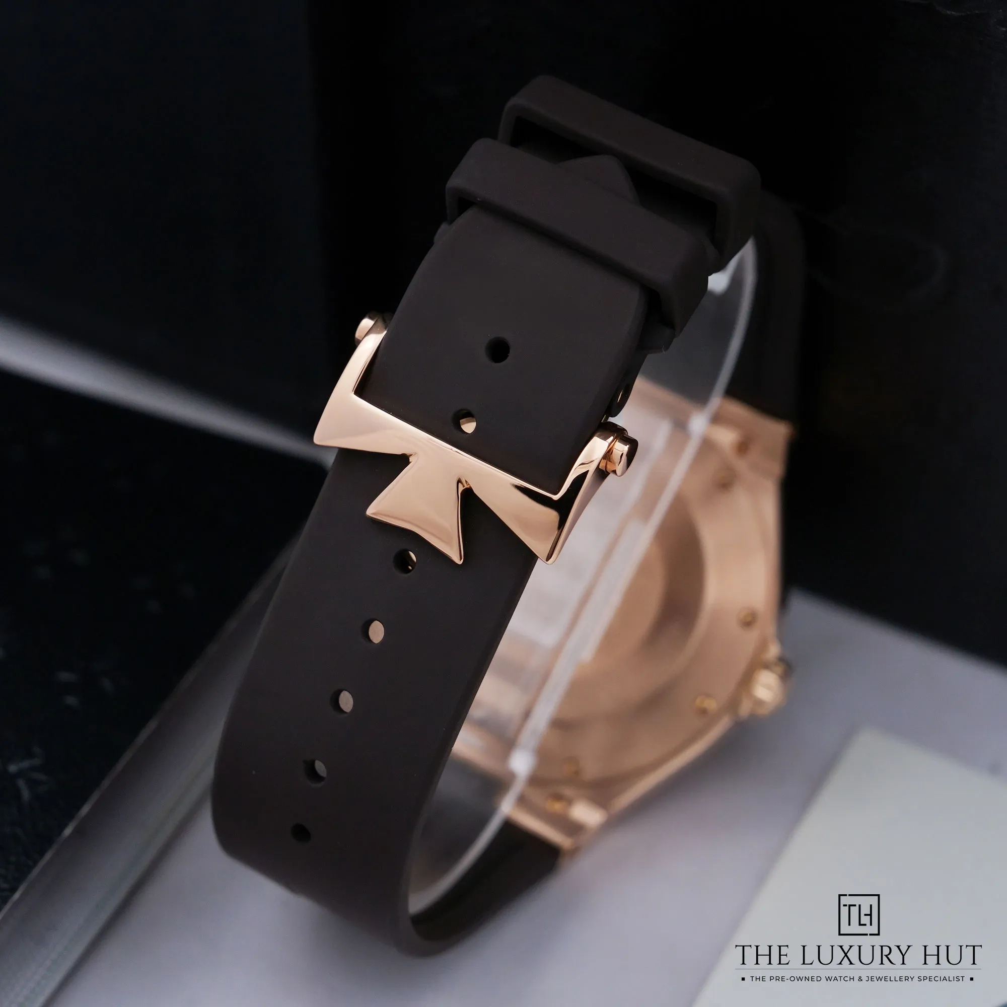 2026/05/eaad9cb9-01e3-4b3e-b185-c3aca0aa5c27Vacheron_Constantin_Overseas_Date_Rose_Gold_Grey_52786-e.jpg.webp