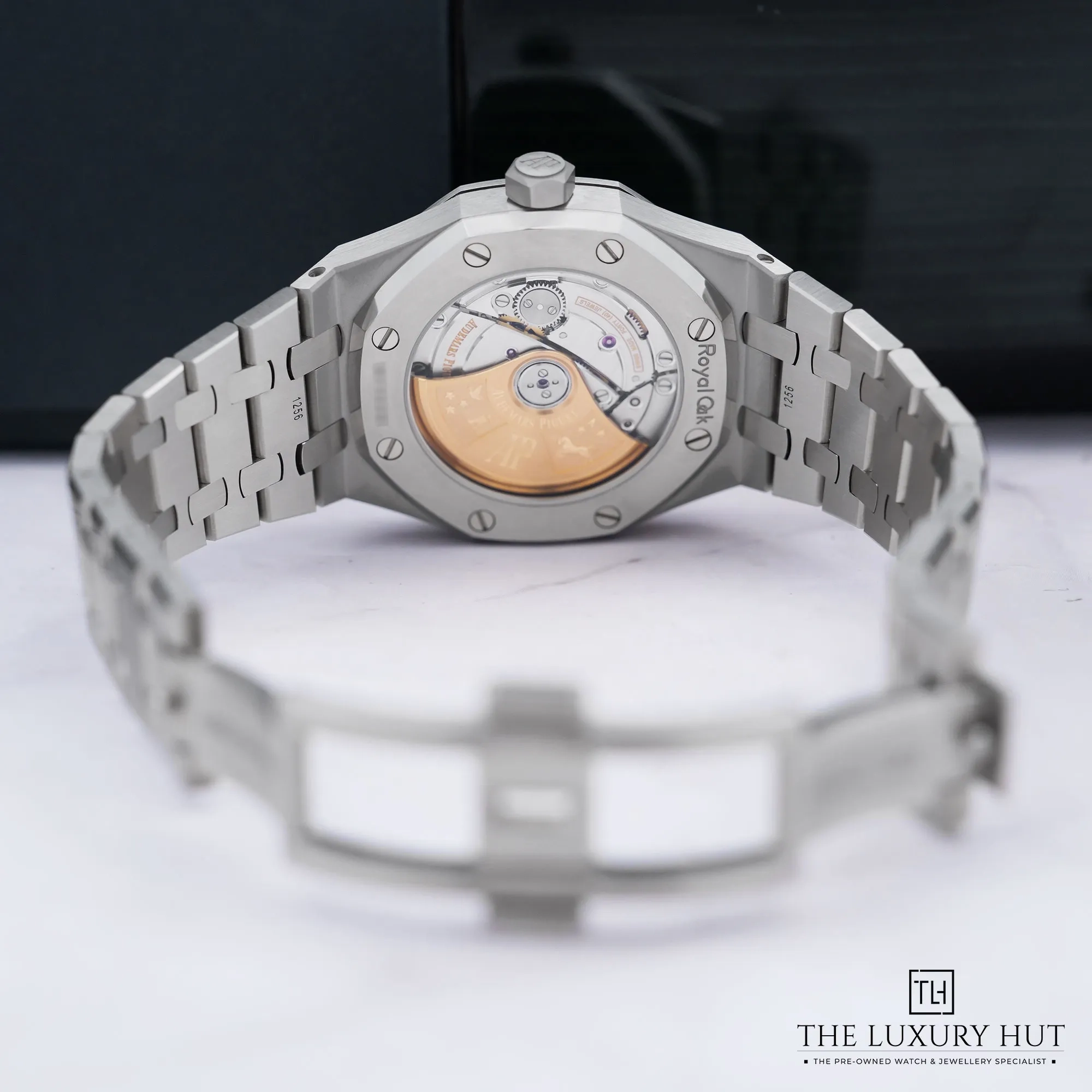 2026/05/f70f7466-0c4b-4ff8-941c-37472c47620dAudemars_Piguet_Royal_Oak_Steel_37_Grande_Dial_52961-d.jpg.webp