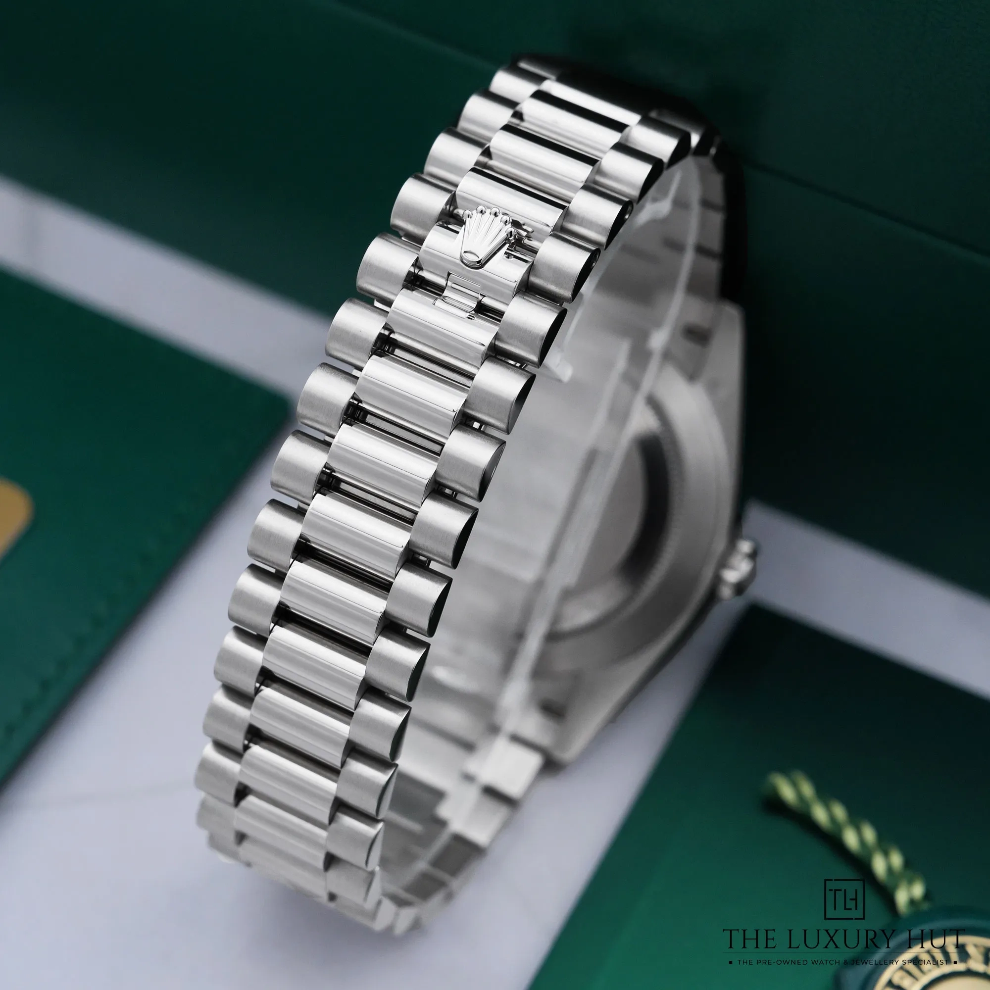 2026/05/f99731fe-a7b6-4eb9-ad66-63fba50a9556Rolex_Day-Date_Platinum_IceBlue_Quadrant_Dial_Update_52916-ee.jpg.webp
