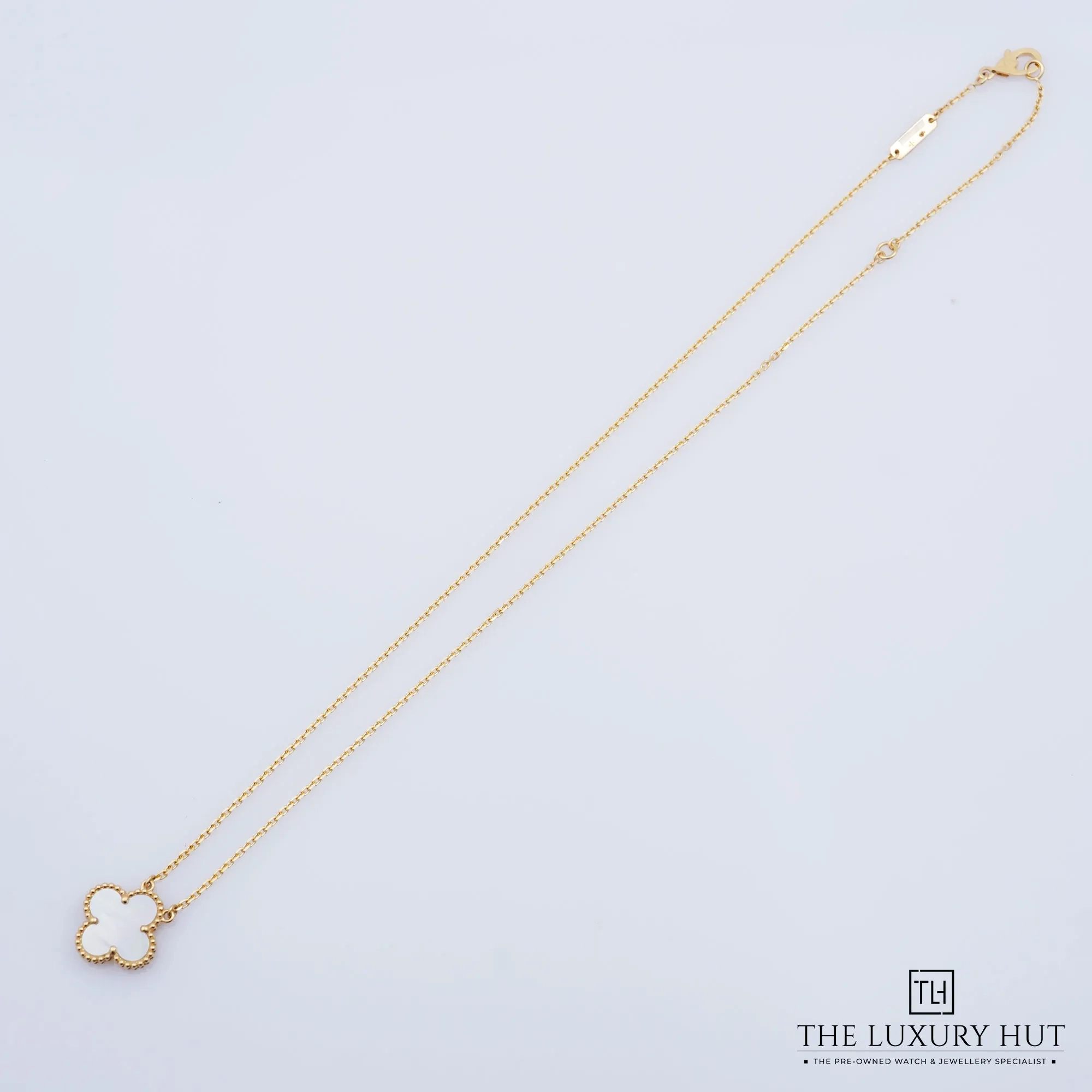 2026/05/fee19678-303c-4826-b599-de4c66eaf285Van_Cleef_Arpels_Vintage_Alhambra_MOP_Pendant_52960-c.jpg.webp