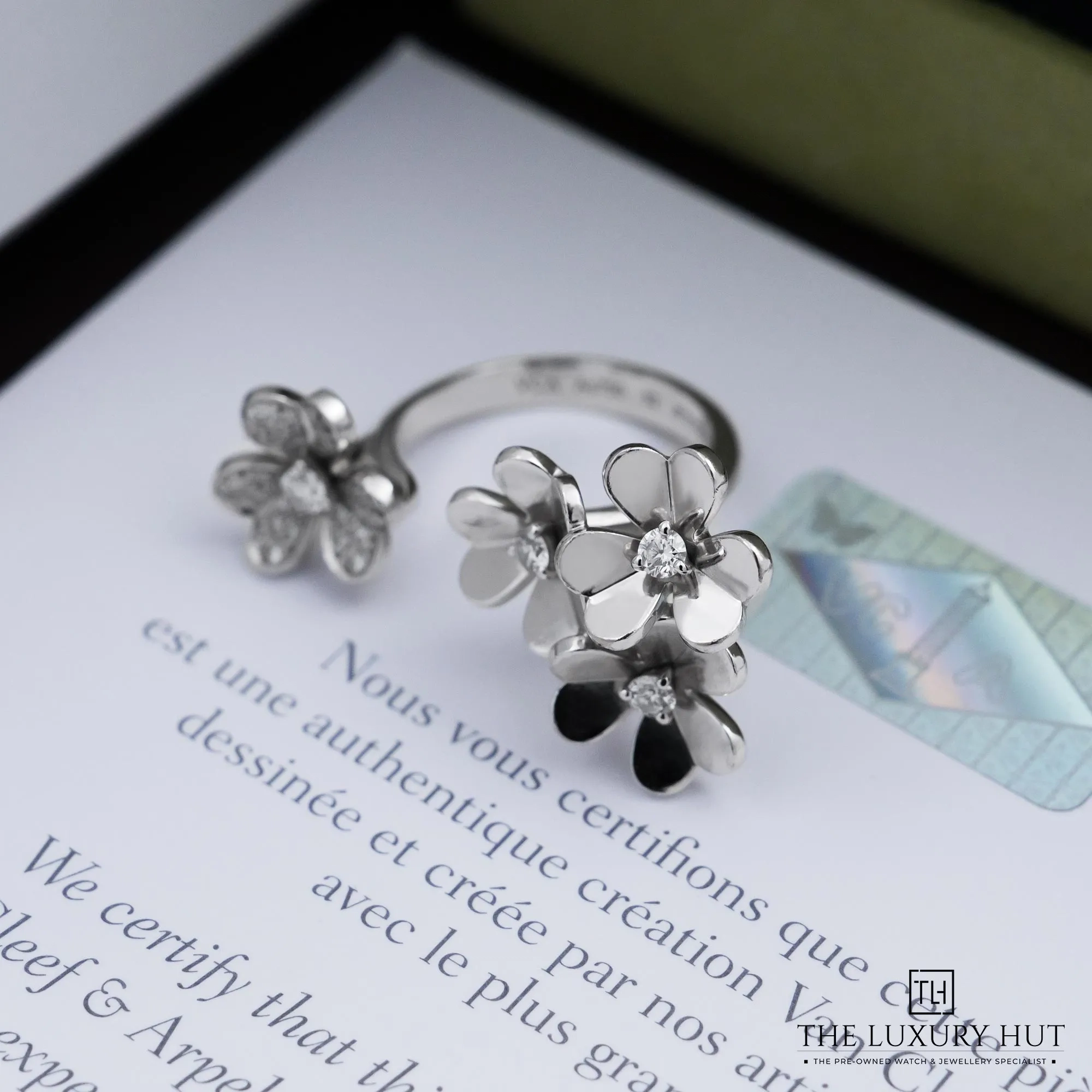 2026/06/04c0d2b9-1b19-4dc0-a237-62189f044c54Van_Cleef_Arpels_Frivole_Between_the_Finger_Ring_53049-d.jpg.webp