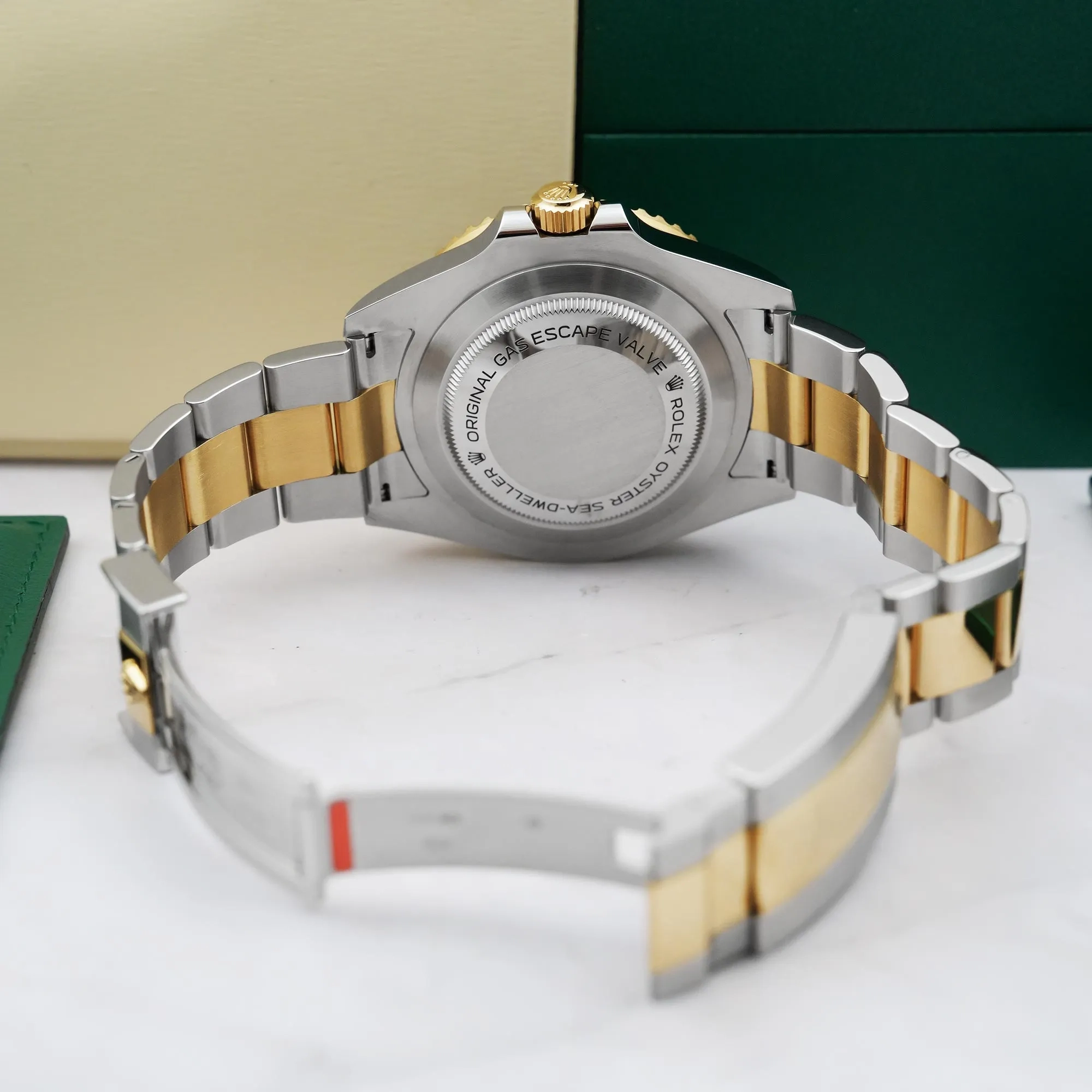 2026/06/0e871d02-d415-46a0-ad6f-26ef0c8e8727Rolex_Sea-Dweller_Steel_Gold_43mm_Black_New_52850-cc.jpg.webp
