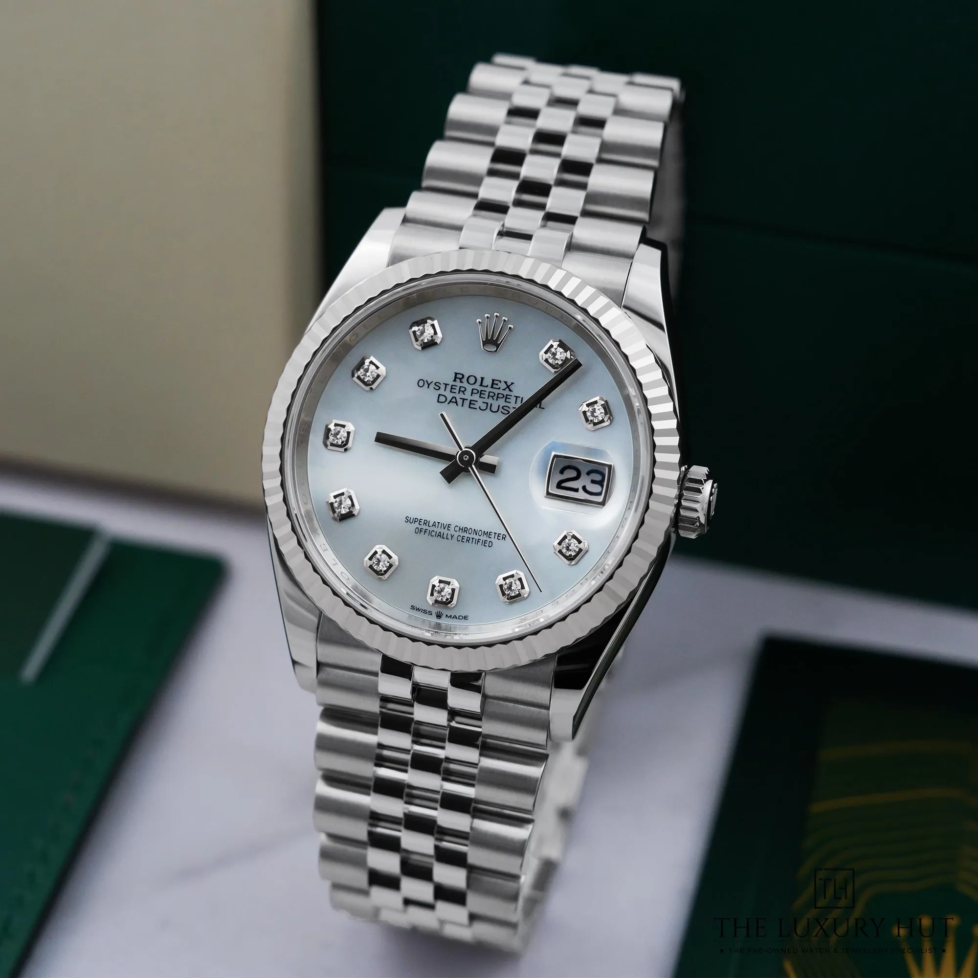 2026/06/108c7059-adac-4f7f-a89e-39e26da4aa18Rolex_Datejust_36_Steel_Gold_MOP_Diamond_Dial_52999-b.jpg.webp