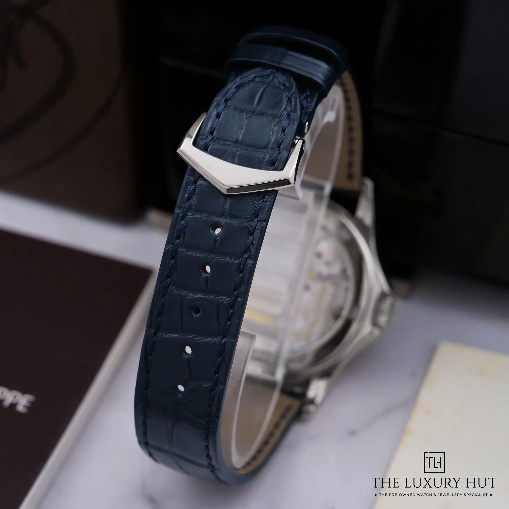 2026/06/14244e21-f781-4096-92bf-545b4cbca7dfPatek_Philippe_Complications_World_Time_Gold_52849-e.jpg.webp