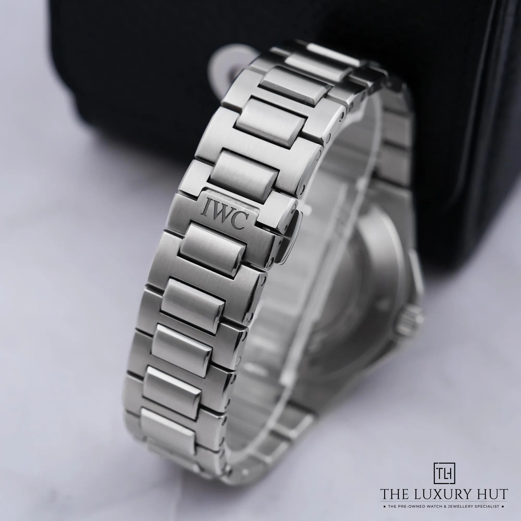2026/06/222597f4-9da1-459c-b655-a1a1d8456c33IWC_Ingenieur_Automatic_40mm_Steel_Blue_53080-e.jpg.webp