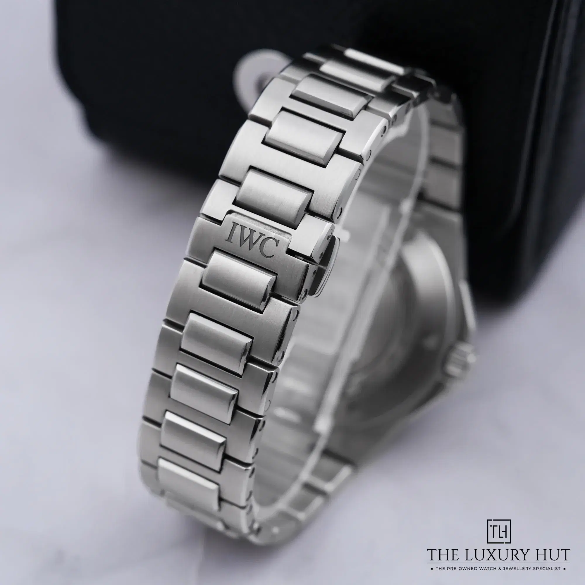 2026/06/222597f4-9da1-459c-b655-a1a1d8456c33IWC_Ingenieur_Automatic_40mm_Steel_Blue_53080-e.jpg.webp