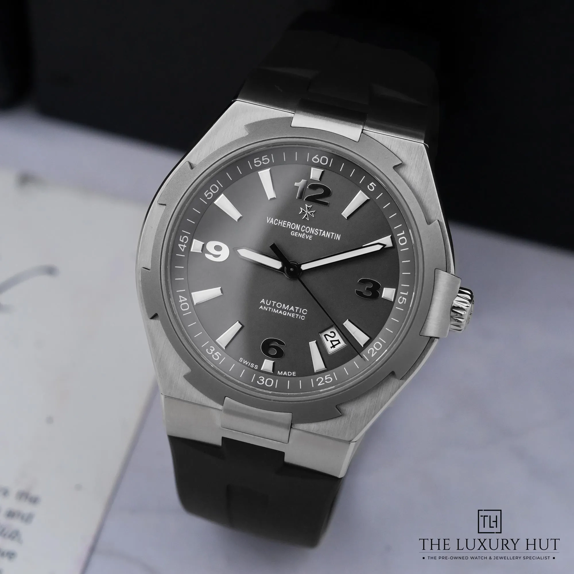 2026/06/25dfd9d7-dac8-4afa-b2f3-755c27ce18c9Vacheron_Constantin_Overseas_Deep_Stream_Boutique_LB940-b.jpg.webp