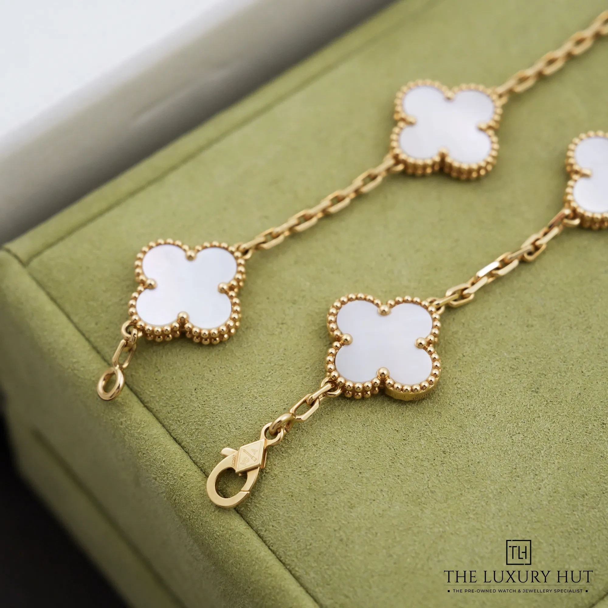 2026/06/262fda52-ff90-41c6-8f79-39b6bfbb02e7Van_Cleef_Arpel_Yellow_Gold_5_MOP_Bracelet_53139-d.jpg.webp