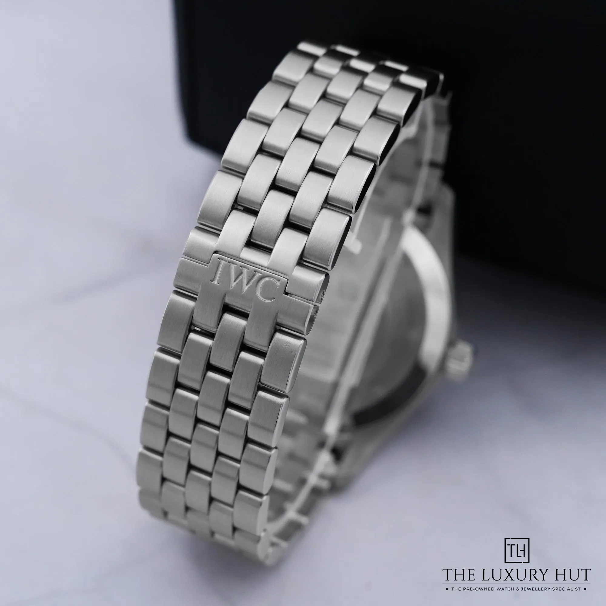 2026/06/2fc3f05d-fd8f-477f-b507-f353c9cea4f7IWC_Pilotâs_Watch_Automatic_36_Steel_Black_53094-e.jpg.webp