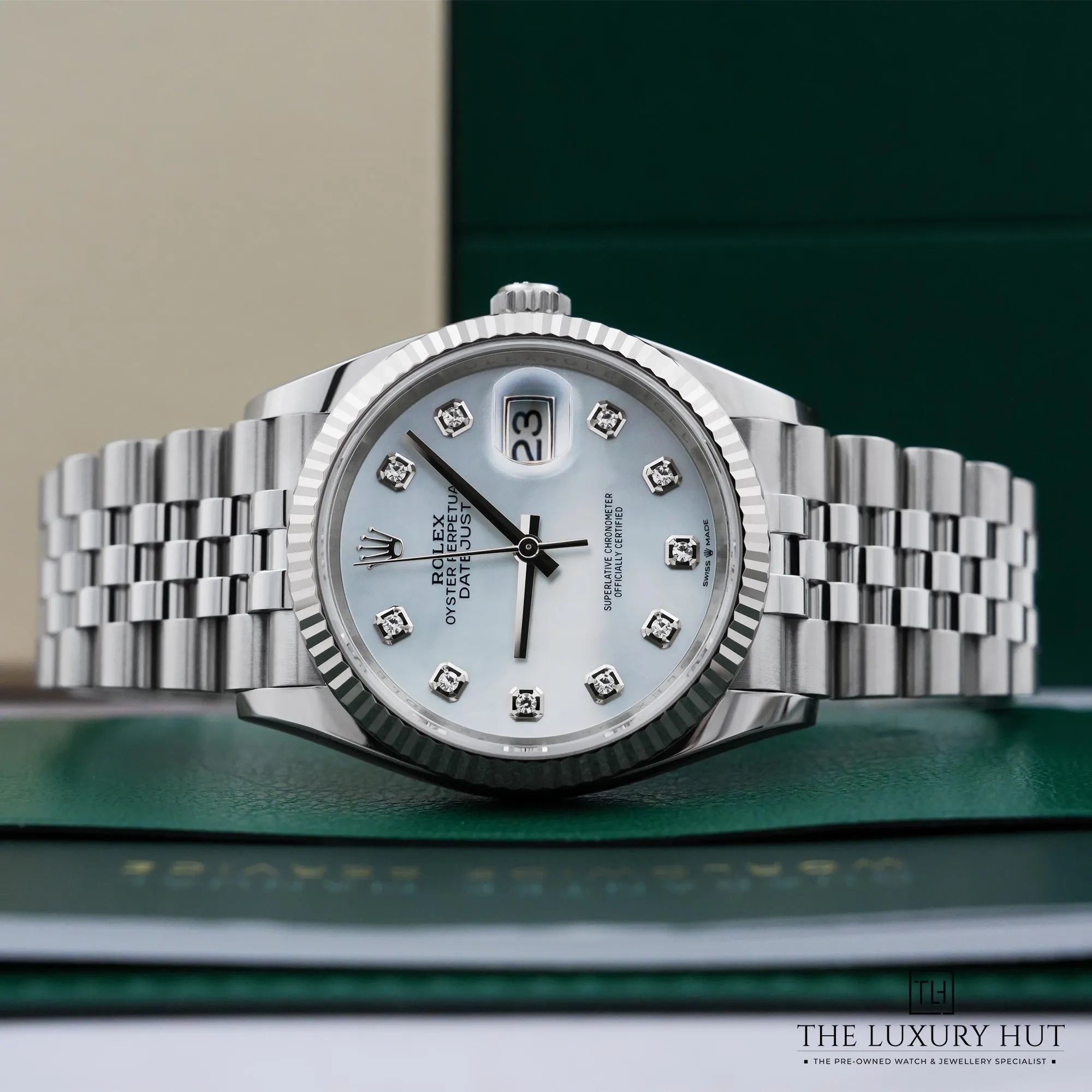 2026/06/33bcfd3e-31a3-4435-b5e6-c820d2994167Rolex_Datejust_36_Steel_Gold_MOP_Diamond_Dial_52999-c.jpg.webp