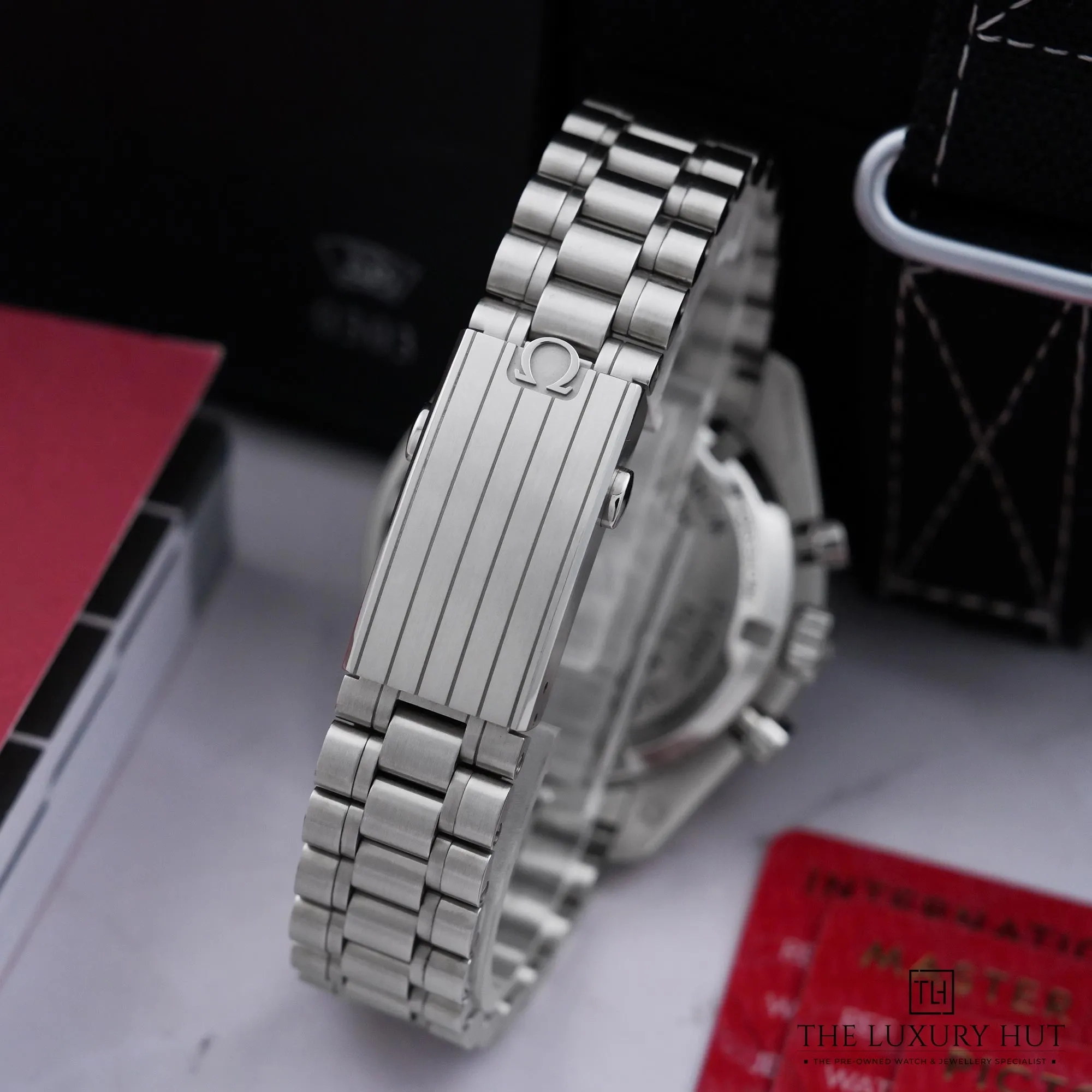 2026/06/3a190081-53e8-4493-a26f-d72b3cd6eb5aOmega_Speedmaster_Moonwatch_Co-Axial_Master_LB946-e.jpg.webp