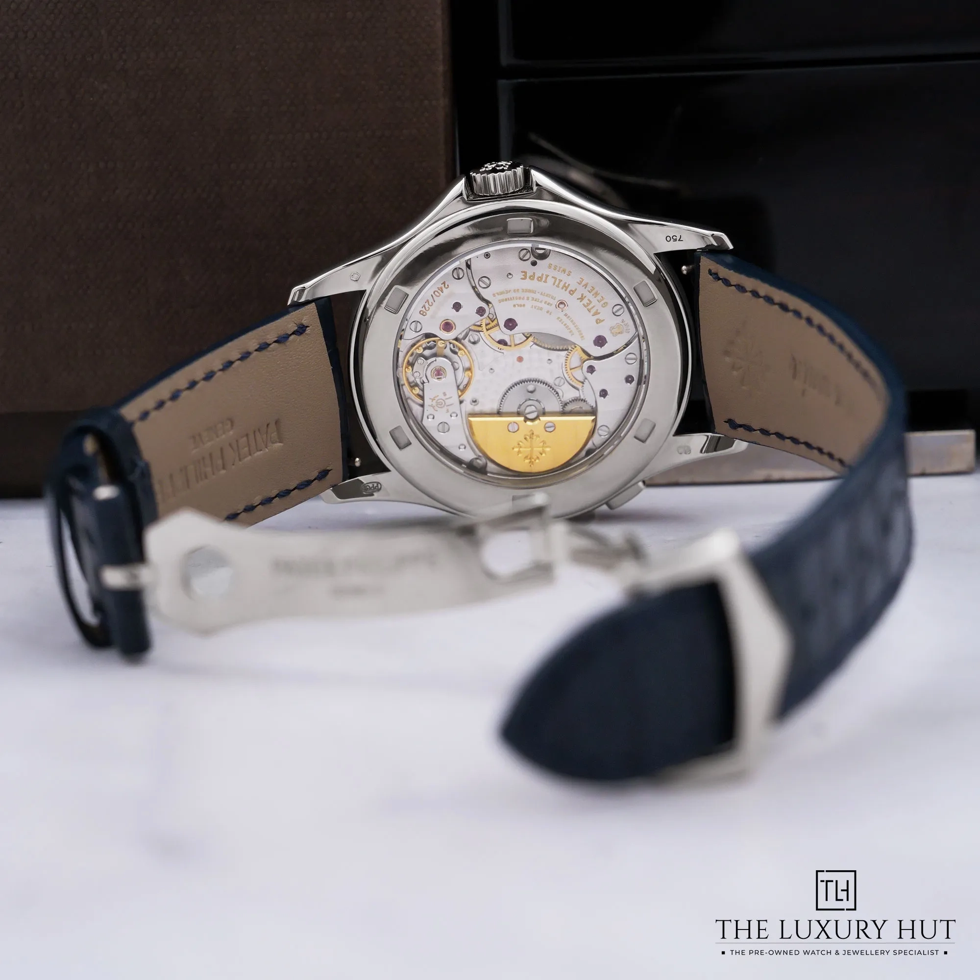2026/06/3d9ac735-d635-4c92-80ee-1a9200572a6aPatek_Philippe_Complications_World_Time_Gold_52849-d.jpg.webp