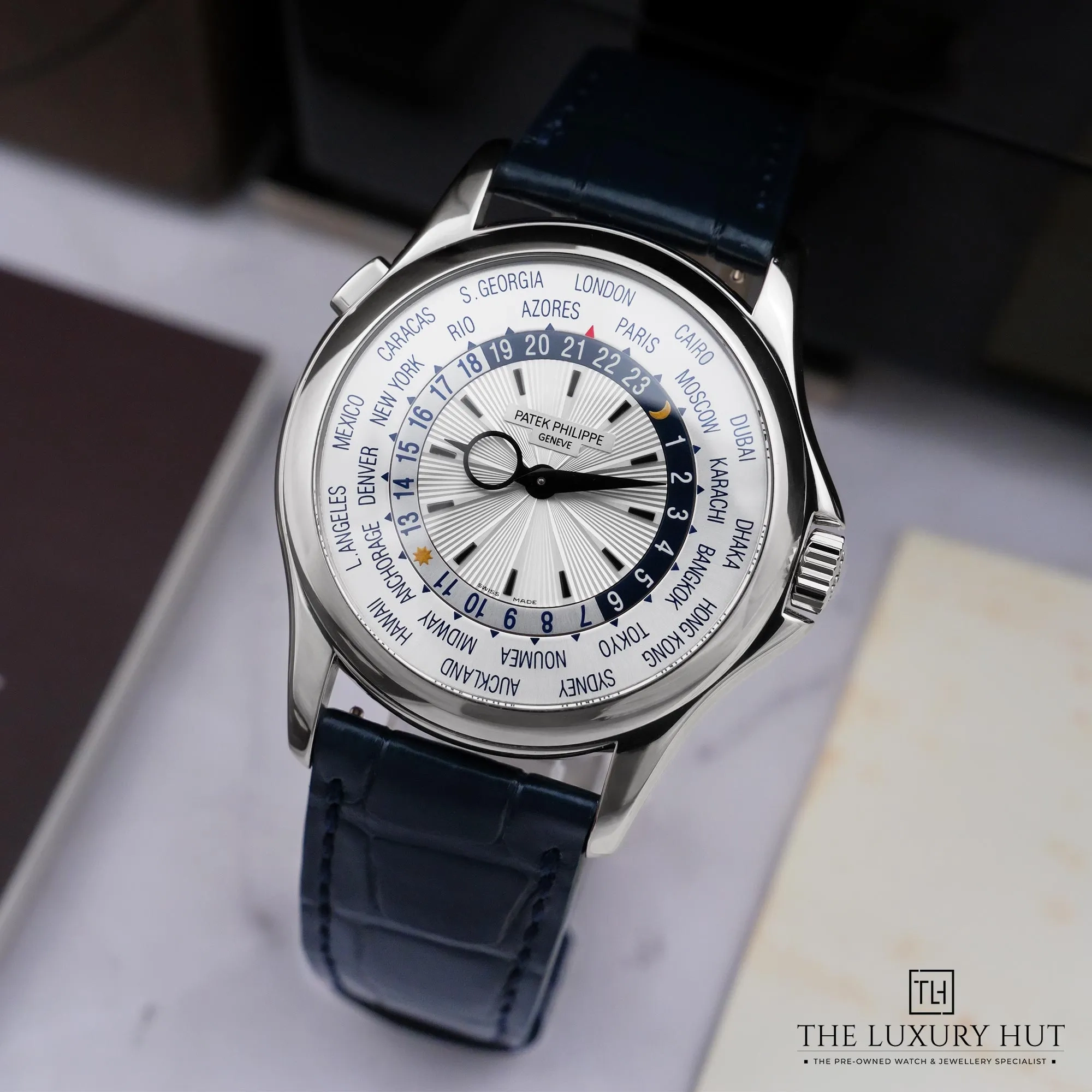 2026/06/3ee06346-e9cc-4979-8f64-ad3276e4b278Patek_Philippe_Complications_World_Time_Gold_New_52849-bb.jpg.webp