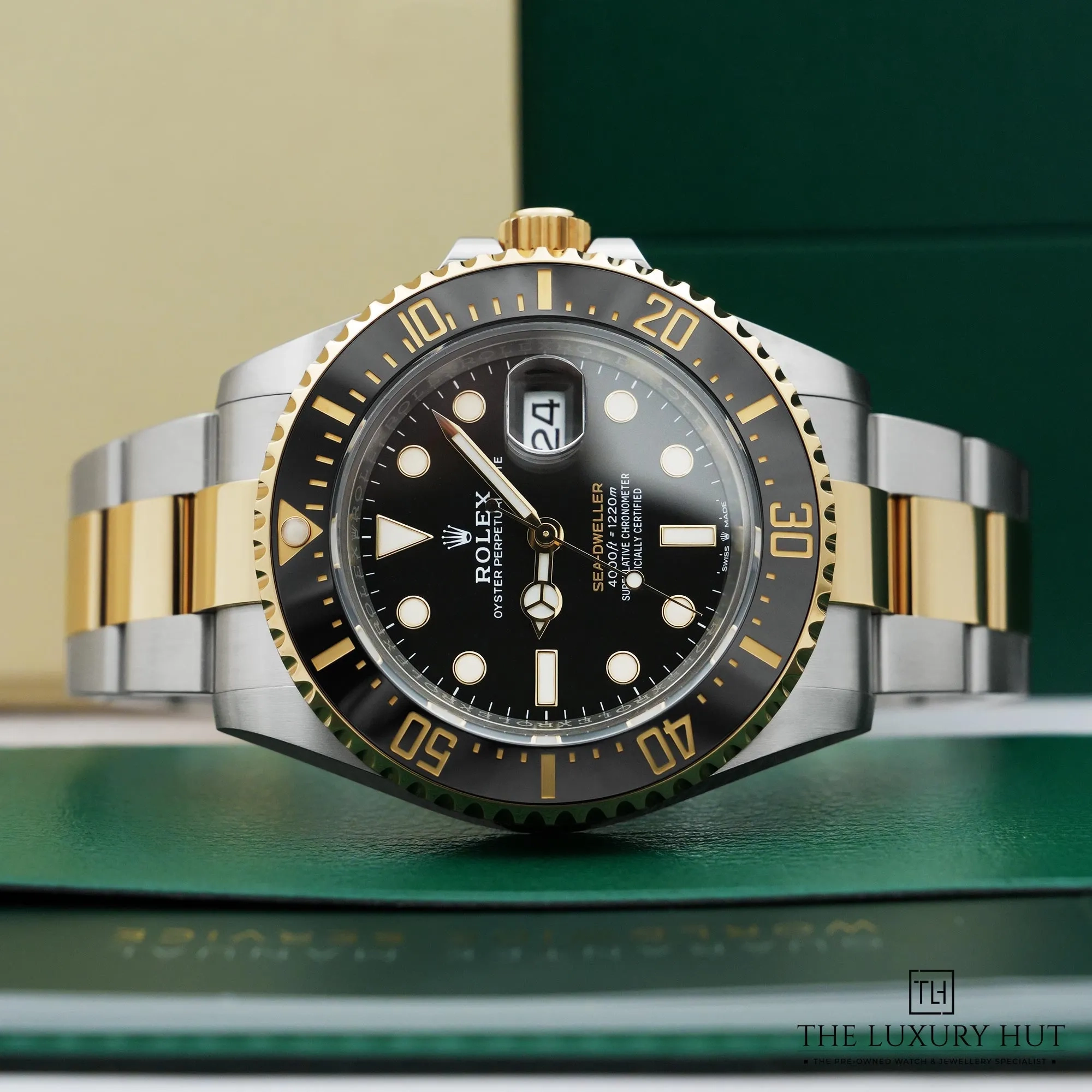 2026/06/494f3111-c989-4f95-897e-97141919ea03Rolex_Sea-Dweller_Steel_Gold_43mm_Black_New_52850-ff.jpg.webp