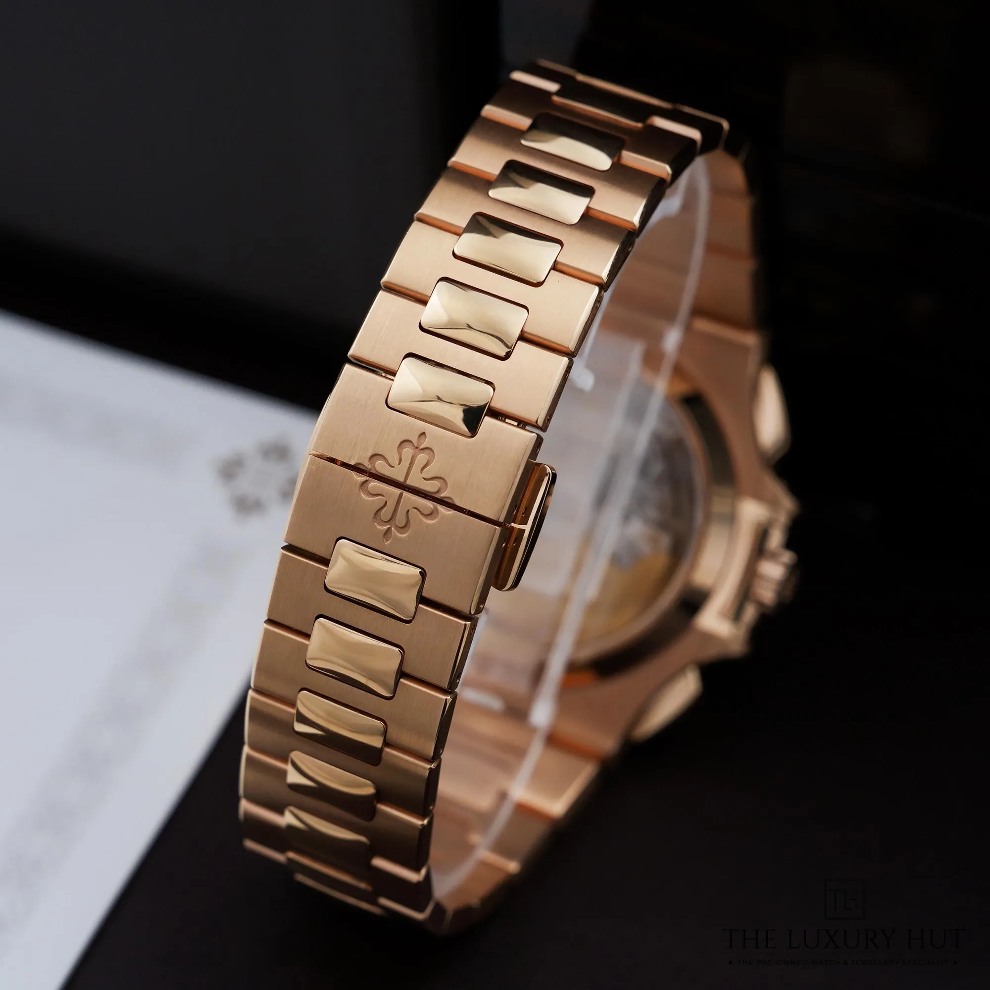 2026/06/64a01bca-8626-4163-8cbb-ebb397ee7ec6Patek_Philippe_Nautilus_Gold_Charcoal_Grey_LB916-e.jpg.webp
