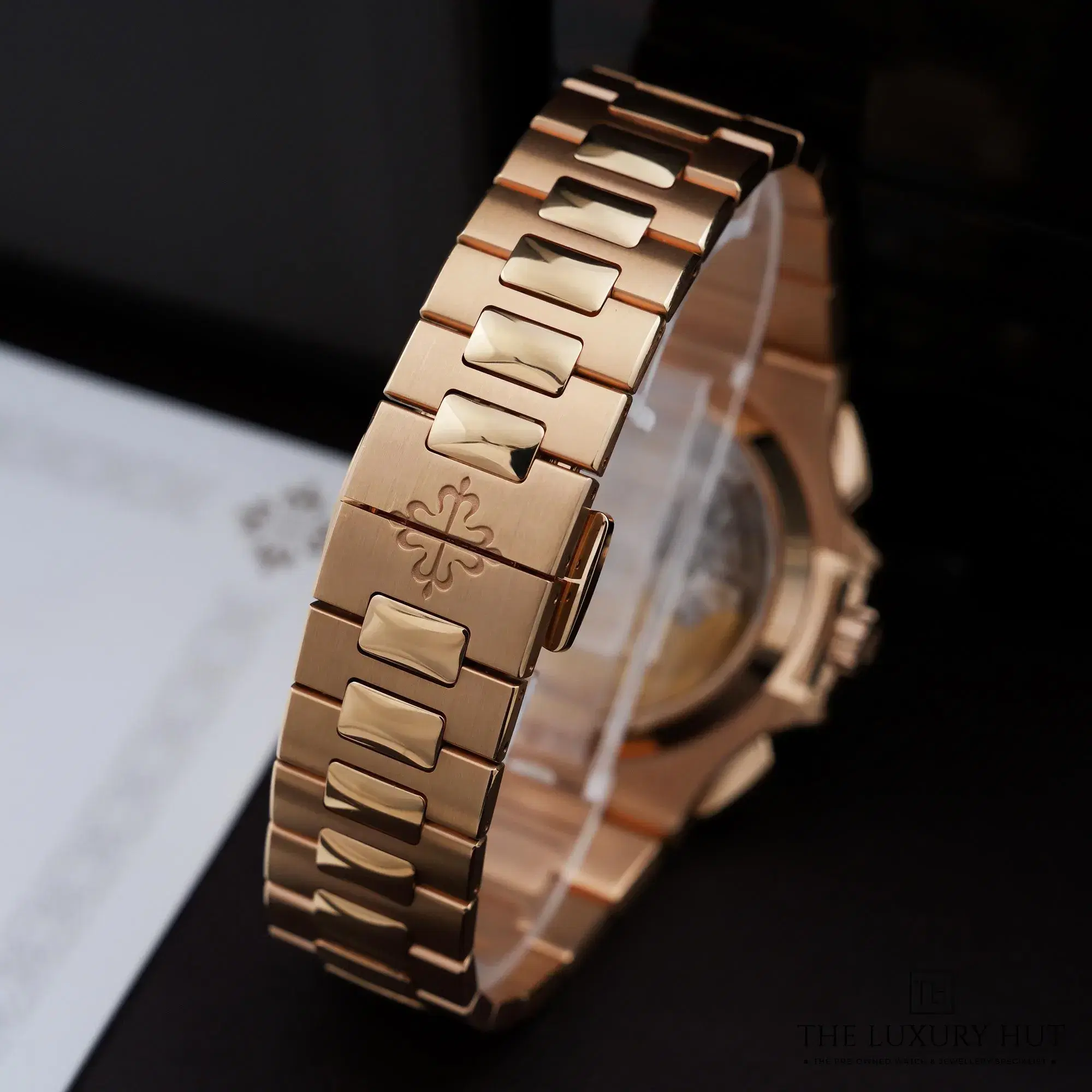 2026/06/64a01bca-8626-4163-8cbb-ebb397ee7ec6Patek_Philippe_Nautilus_Gold_Charcoal_Grey_LB916-e.jpg.webp