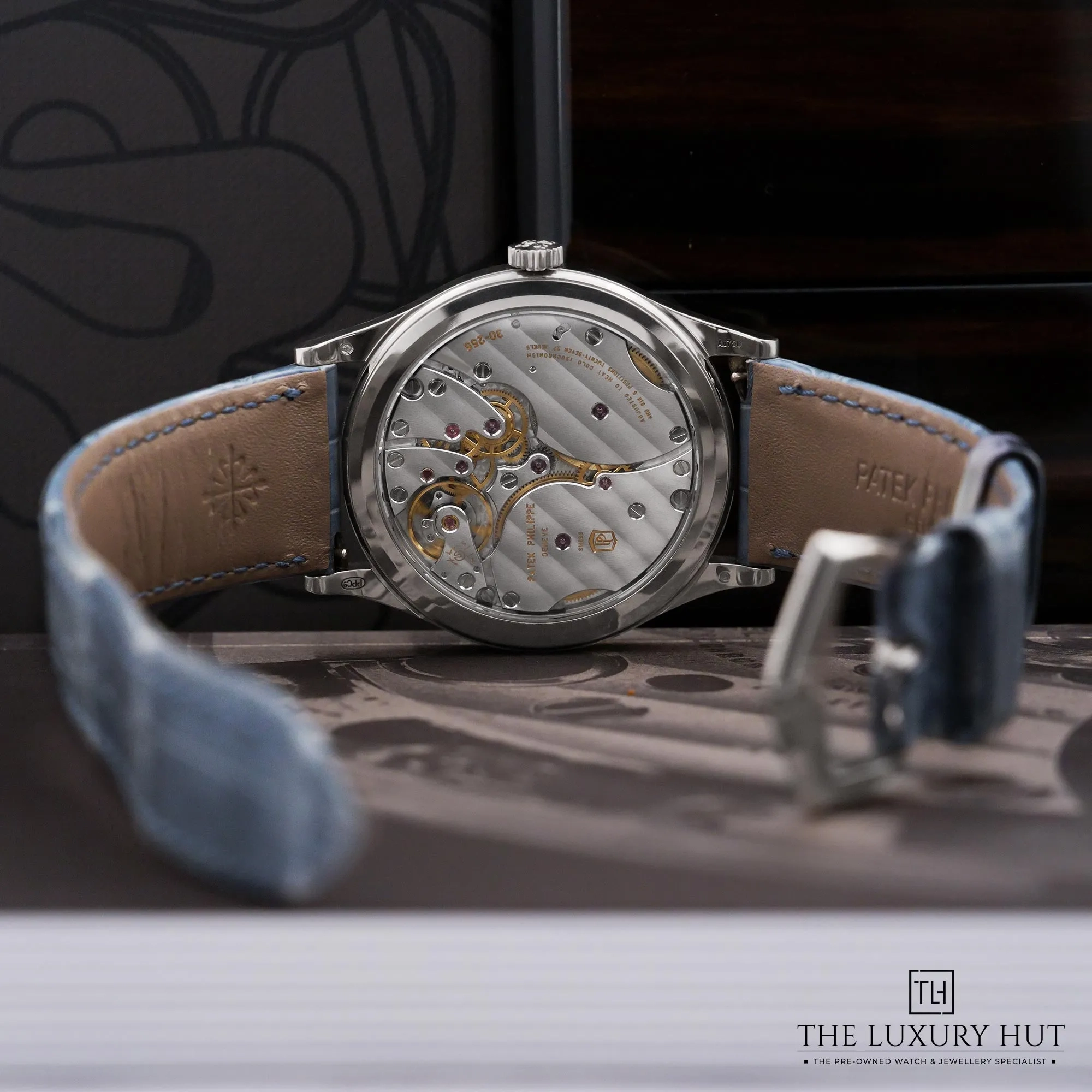 2026/06/6c3cf425-6c8e-4650-a110-43b882d372c4Patek_Philippe_Calatrava_White_Gold_Charcoal_Grey_53122-d.jpg.webp