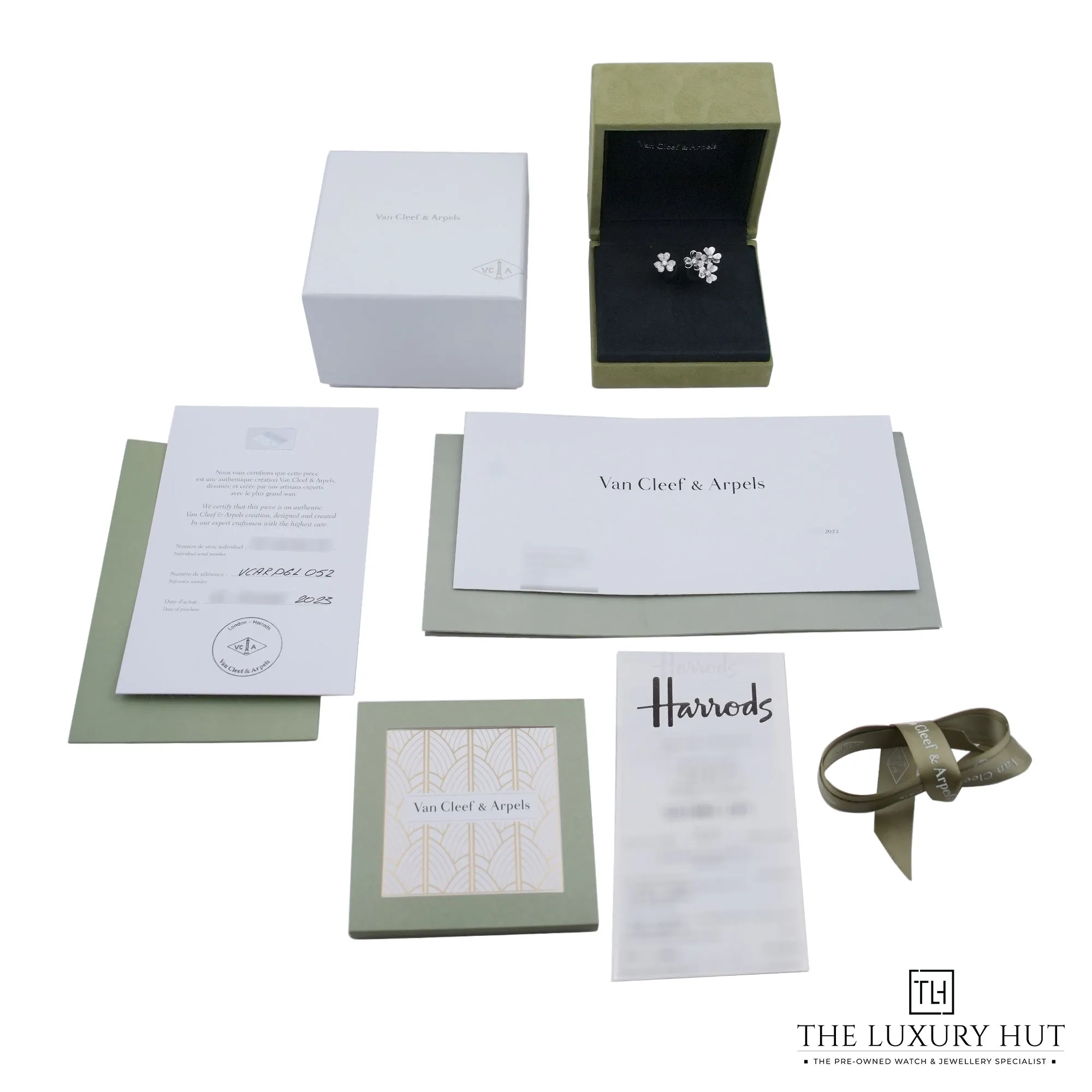 2026/06/71507bca-f114-4ba5-a675-dea8654ecc5bVan_Cleef_Arpels_Frivole_Between_the_Finger_Ring_53049-e.jpg.webp