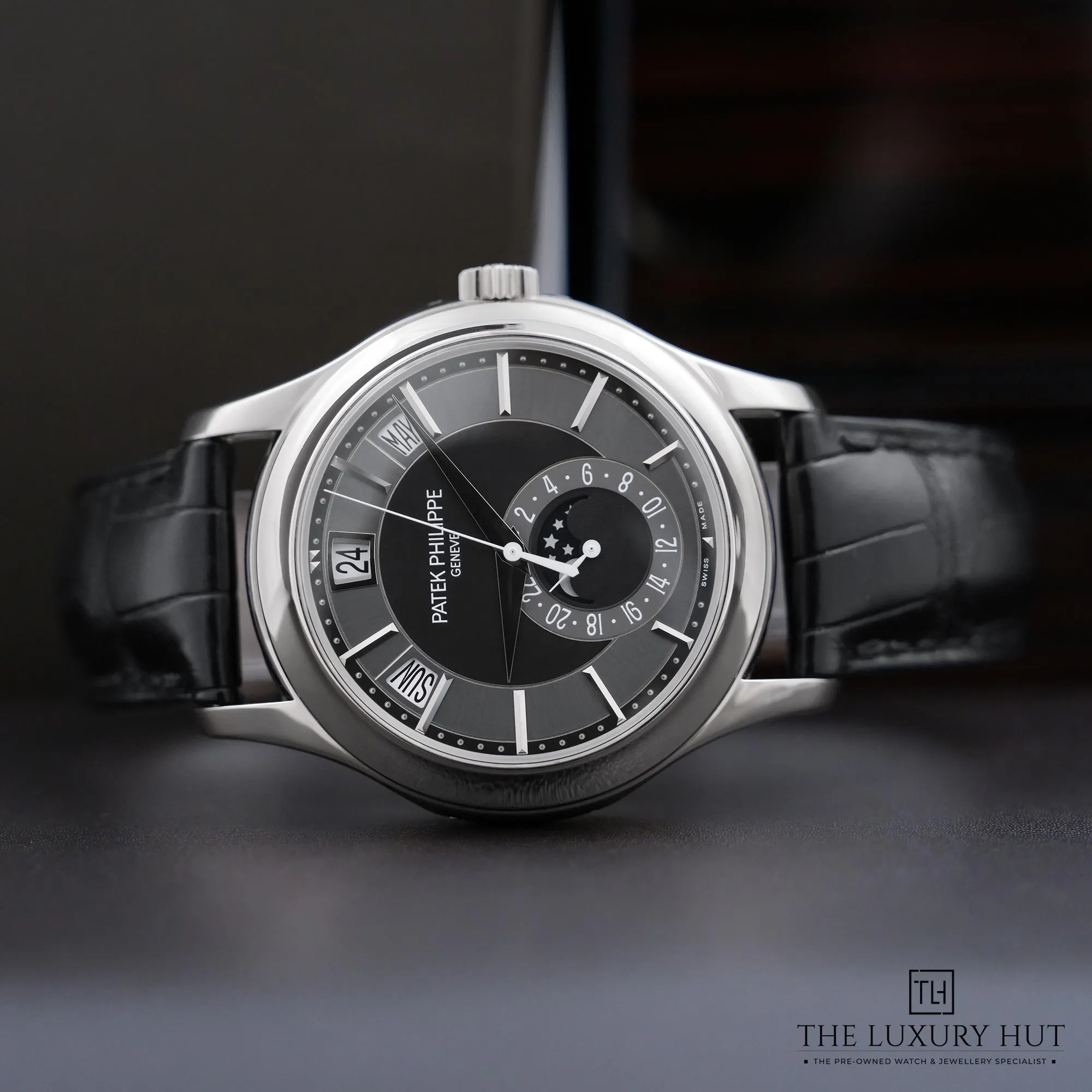 2026/06/98a7309b-9f0f-42c8-8061-0dd6f25c92e2Patek_Philippe_Complications_White_Gold_Black_Grey_Dial_52902-c.jpg.webp
