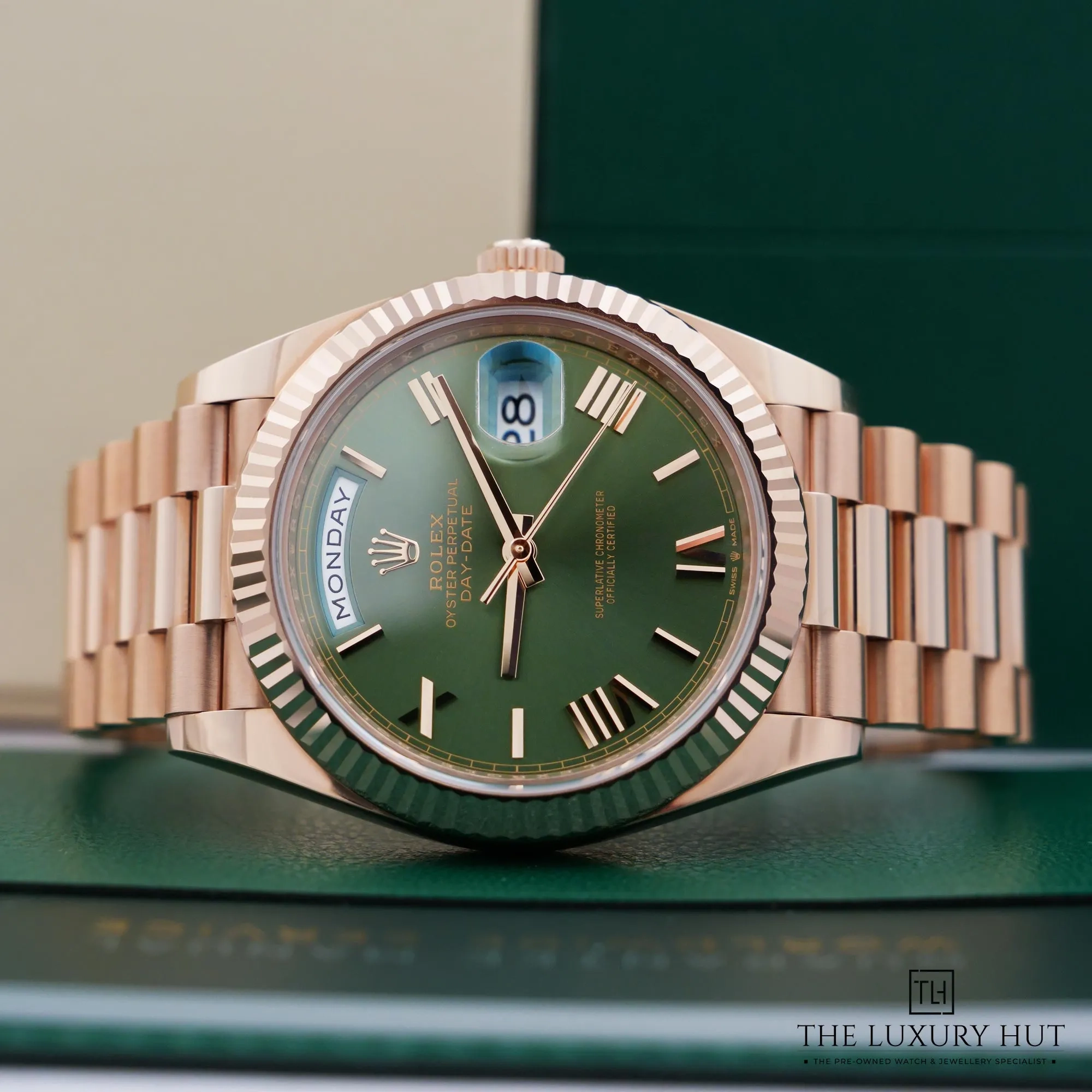 2026/06/9b5ce89a-e181-47e6-9f7e-37349dae674fRolex_Day-Date_40_Everose_Gold_Green_Anniversary_Dial_LB913-c.jpg.webp