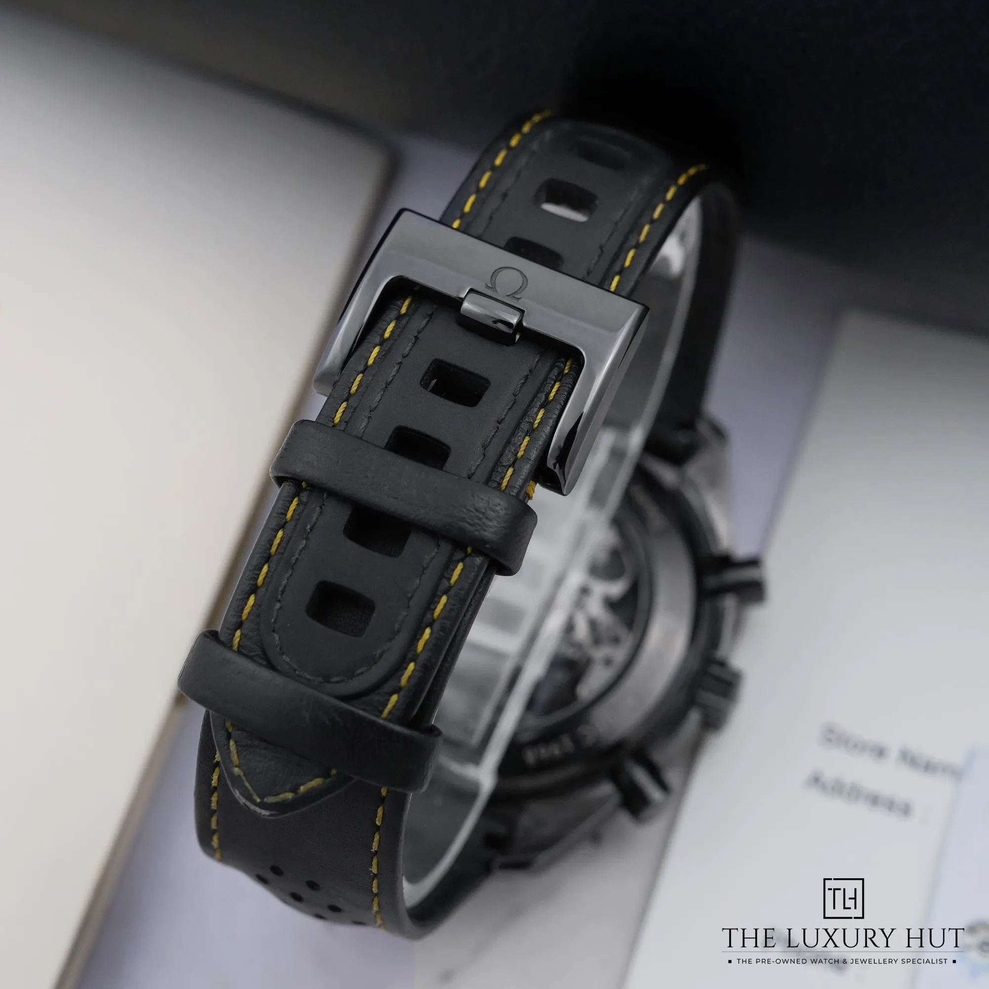 2026/06/9e05cf0d-aa47-497e-bdfa-7eb6d93a5424Omega_Speedmaster_Dark_Side_of_the_Moon_53153-e.jpg.webp