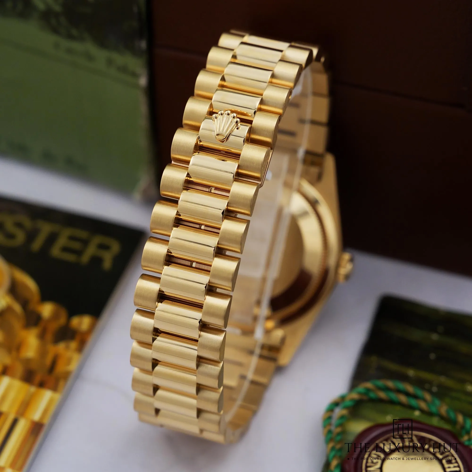2026/06/9ebbe065-d452-46cb-aa6f-2a40e512adb0Rolex_Day-Date_President_Yellow_Gold_36mm_Champagne_52964-e.jpg.webp