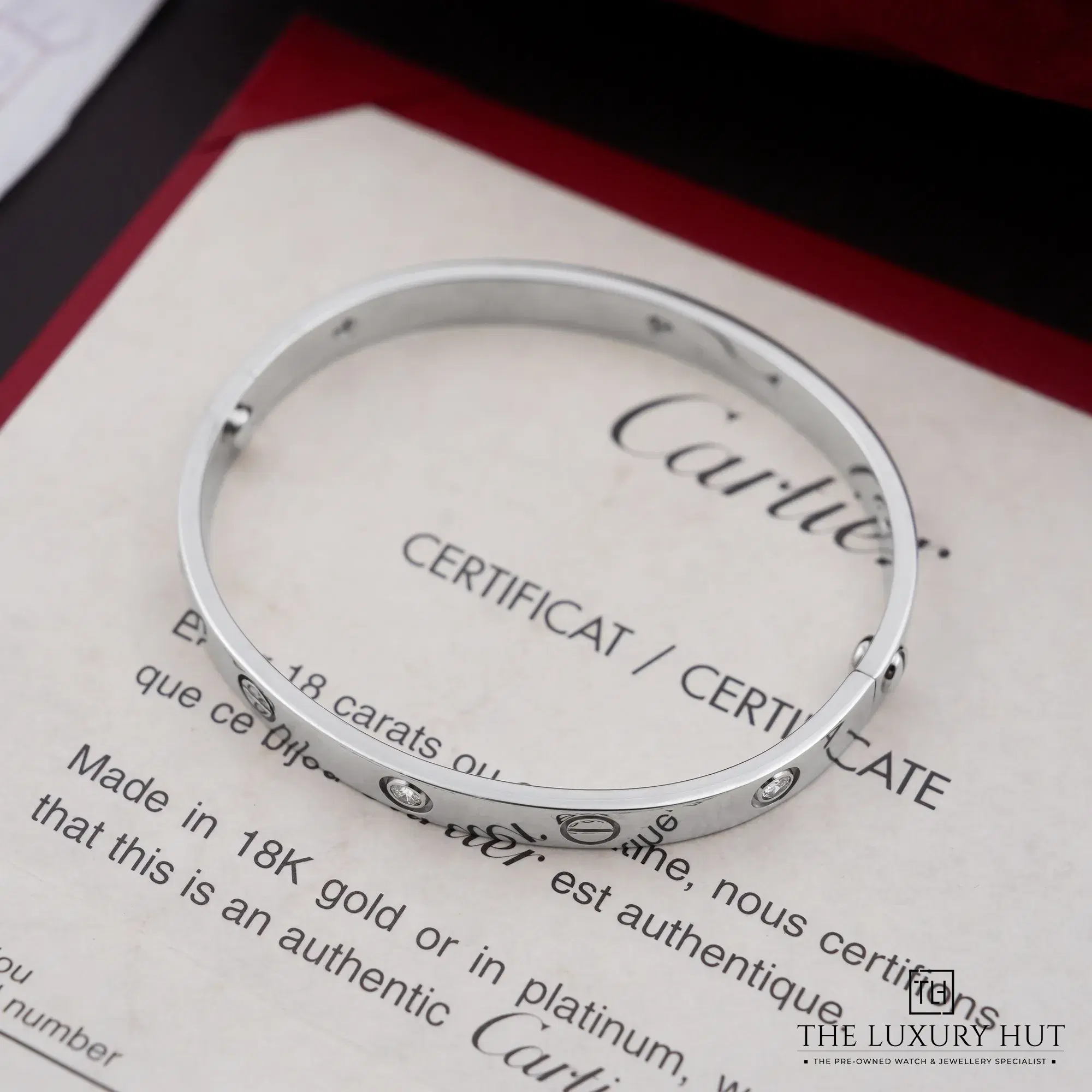 2026/06/9f49b914-c84a-497d-87dc-4c27a9491568Cartier_LOVE_Bracelet_Classic_Diamonds_White_Gold_52983-b.jpg.webp