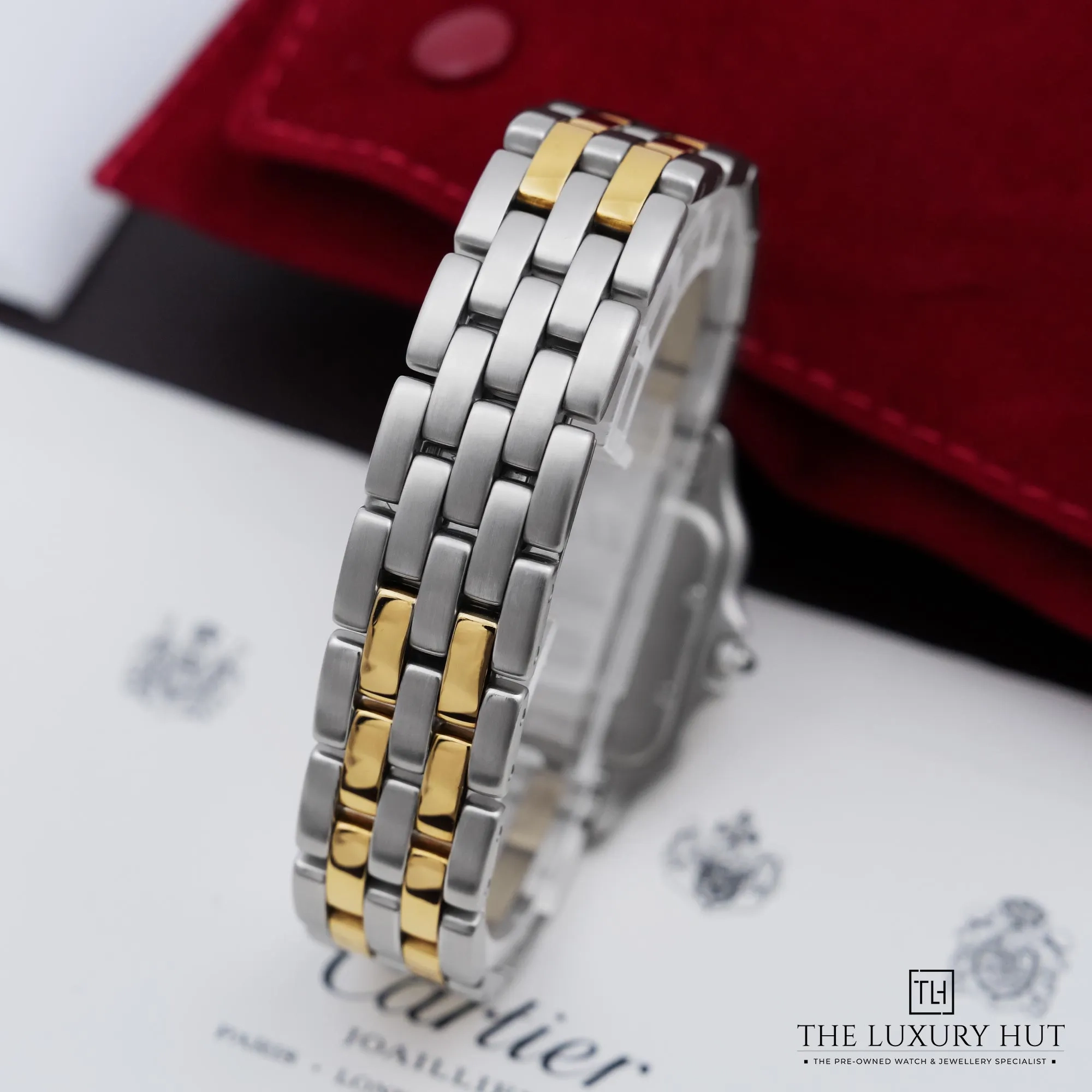 2026/06/b16cffb2-7b7d-4ba4-aefd-0faba3a6192aCartier_Panthère_Steel_Yellow_Gold_White_Roman_52535-e.jpg.webp