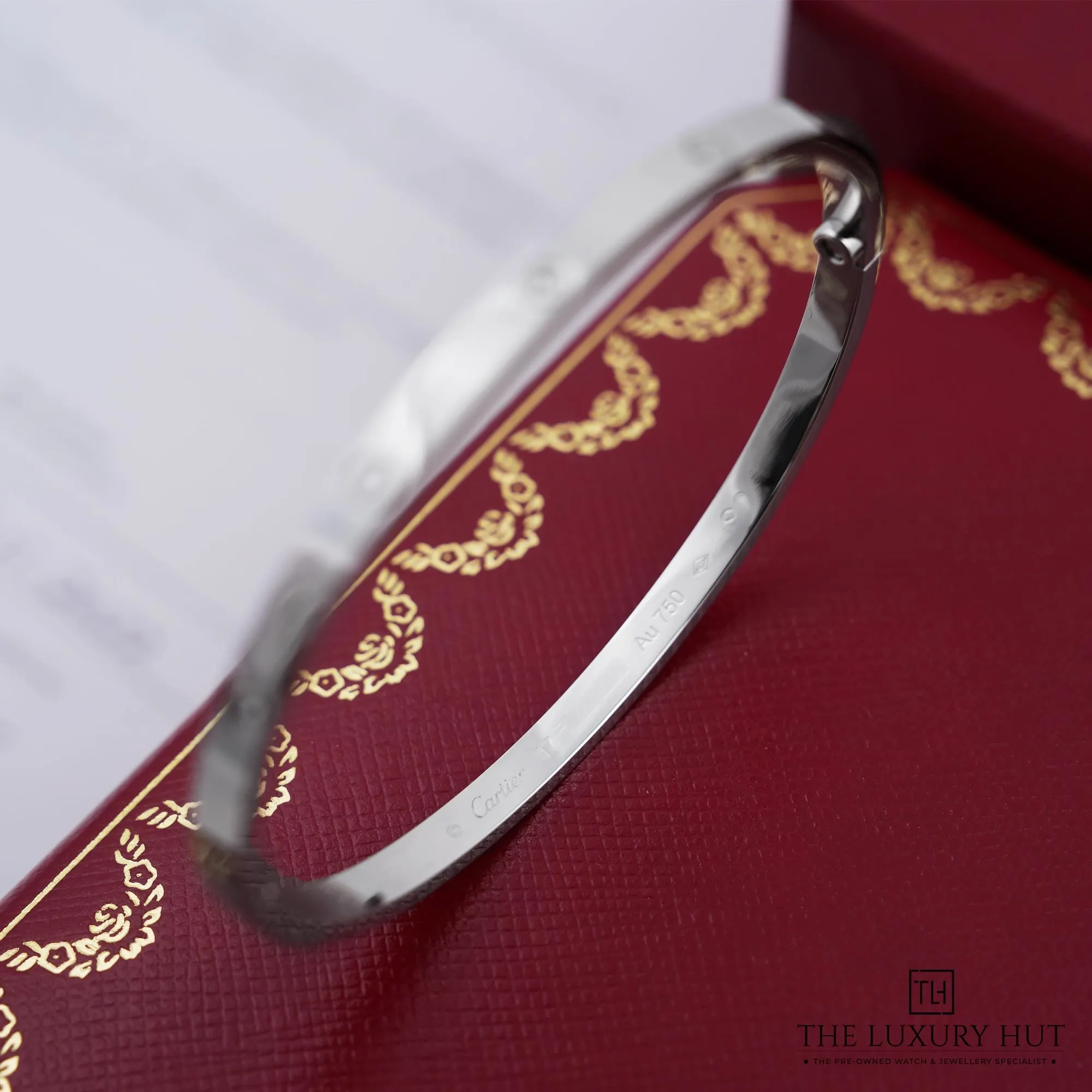 2026/06/b6ad5701-5585-462c-bd85-56a7ceb8a1c6Cartier_White_Gold_Diamonds_LOVE_Bracelet_52986-d.jpg.webp