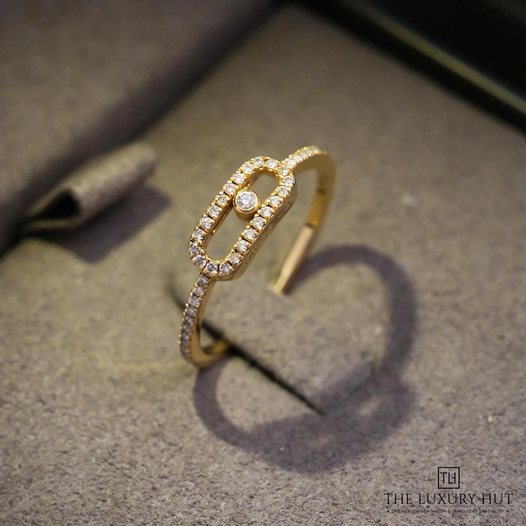 2026/06/b92dbef5-27b7-41b4-b7bc-0c3c471a79e9Messika_Move_Uno_Gold_Pavé_Diamond_Ring_53117-e.jpg.webp