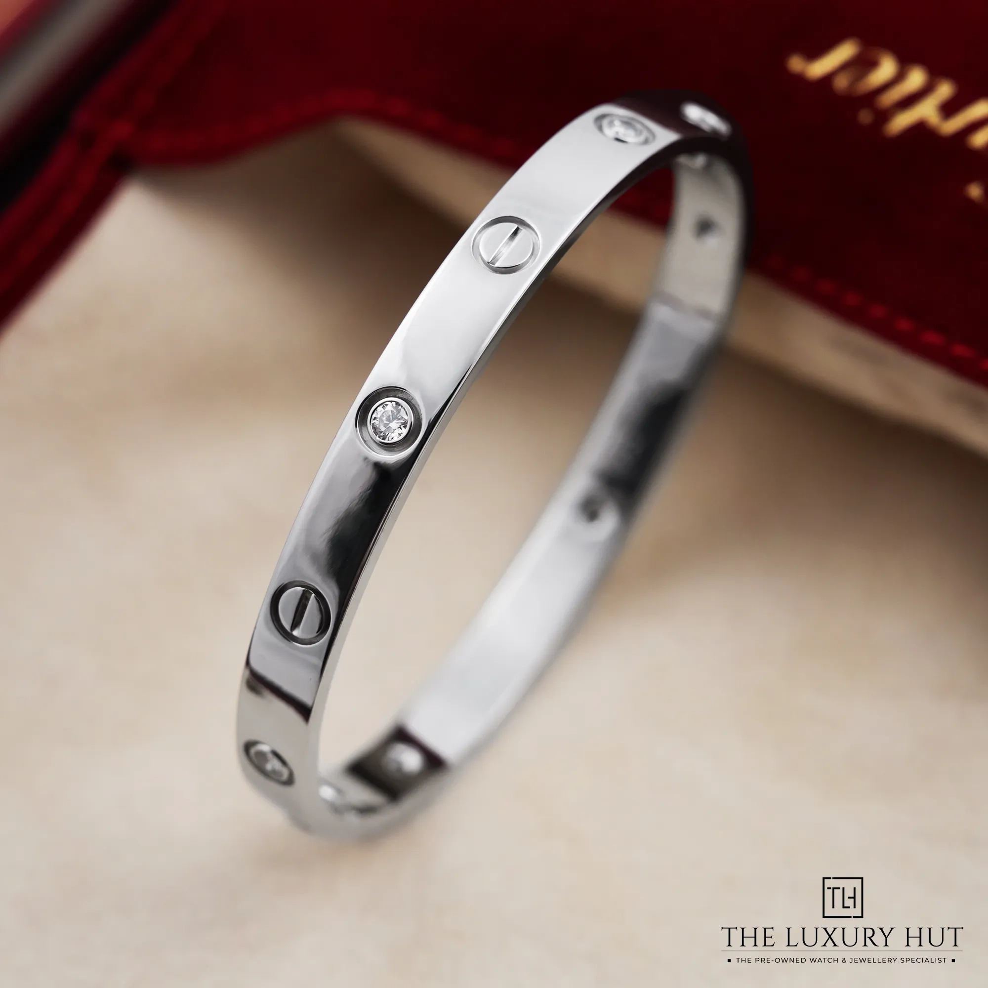 2026/06/c1a59835-c4dd-48fe-b030-40c8dc109711Cartier_LOVE_Bracelet_Classic_Diamonds_White_Gold_52983-c.jpg.webp