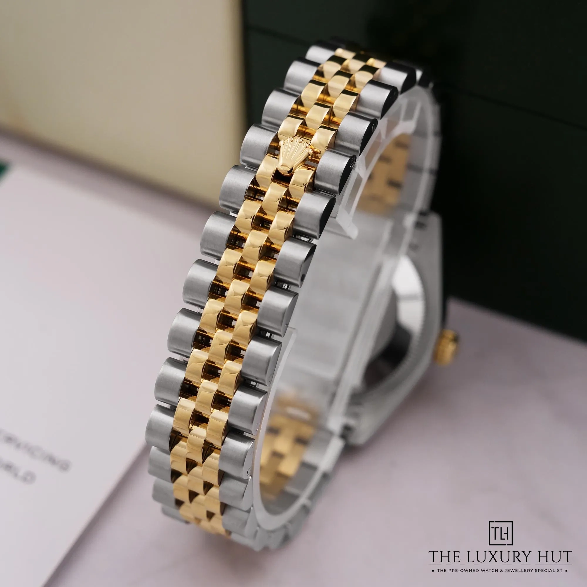 2026/06/c7105707-f40f-43b8-808b-e2f1b9c0d394Rolex_Lady-Datejust_31_Black_MOP_Jubilee_Diamonds_52977-e.jpg.webp