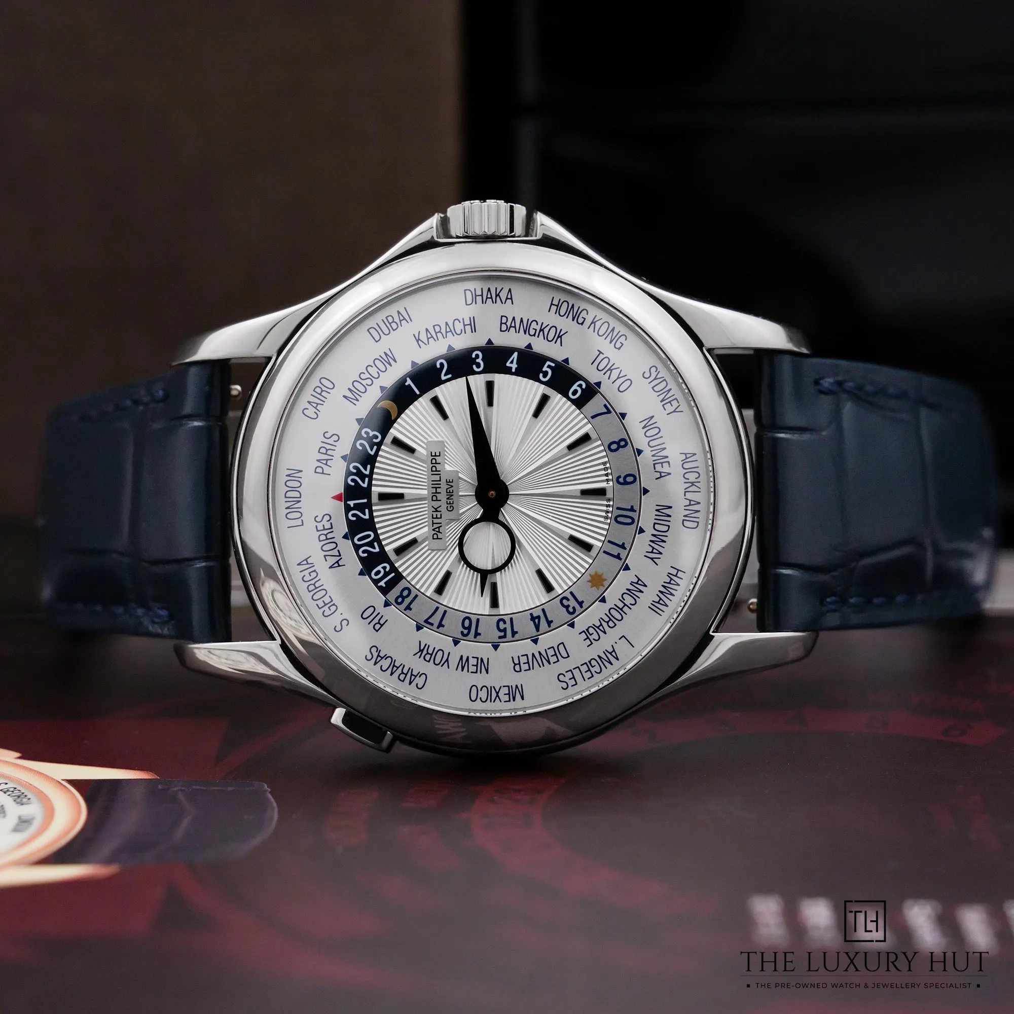 2026/06/cb83eda3-57e9-4763-9c94-dc82c3bd6afcPatek_Philippe_Complications_World_Time_Gold_52849-c.jpg.webp