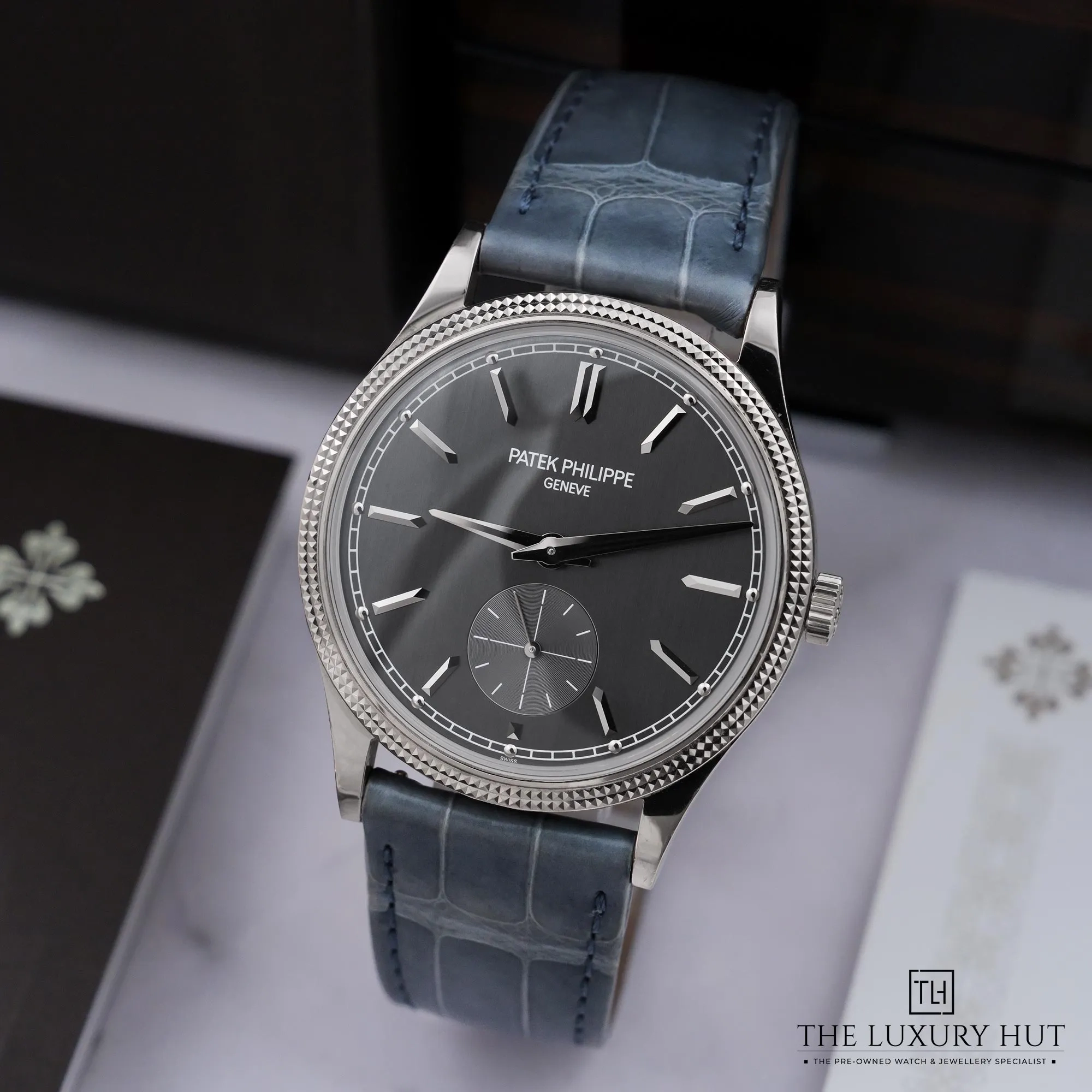 2026/06/cb9f619c-a41d-4ee4-af8f-eee765a45ce7Patek_Philippe_Calatrava_White_Gold_Charcoal_Grey_Update_53122-bb.jpg.webp