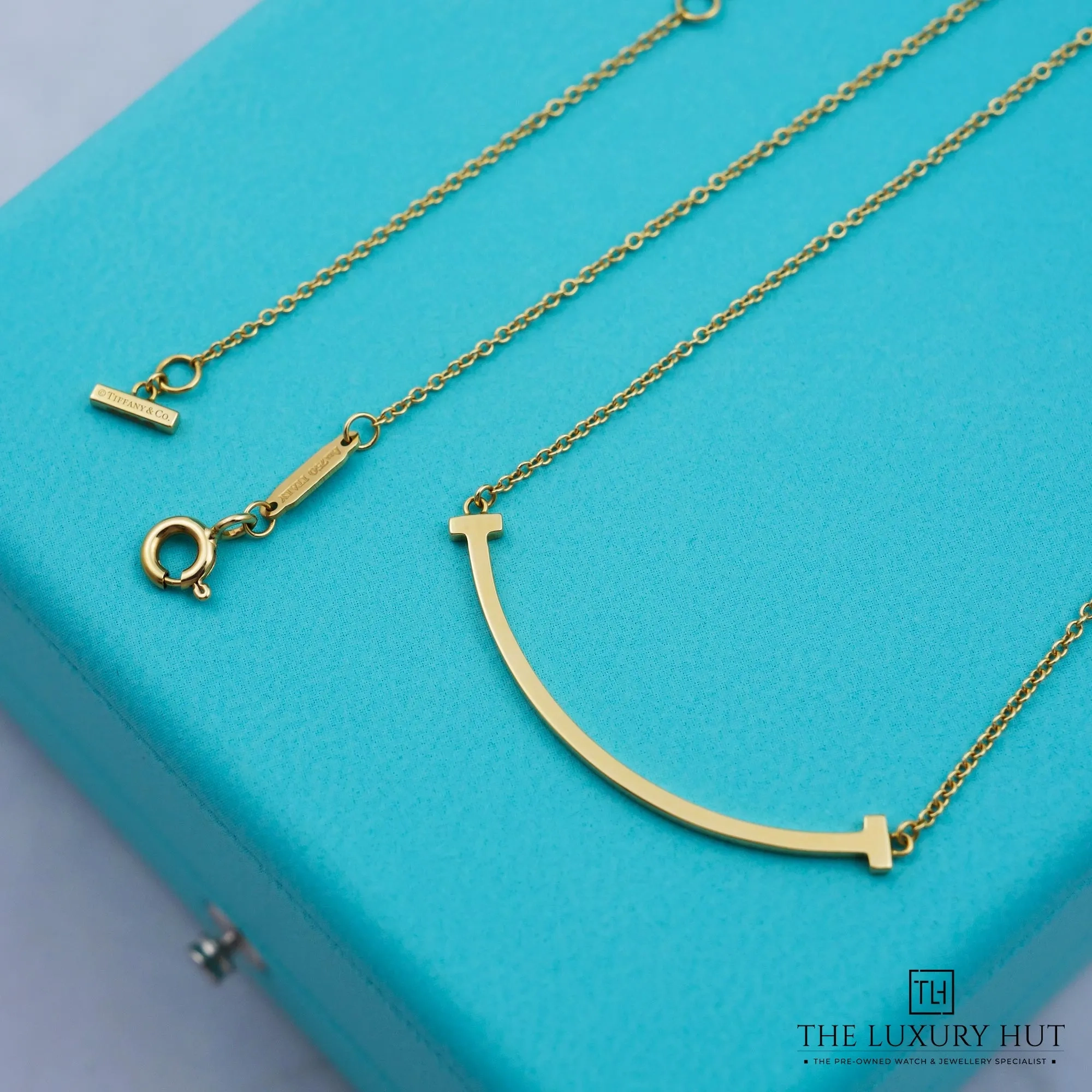 2026/06/d0032627-b59b-4329-a70b-24cadc98eb68Tiffany_T_Yellow_Gold_Smile_Small_Pendant_53127-b.jpg.webp