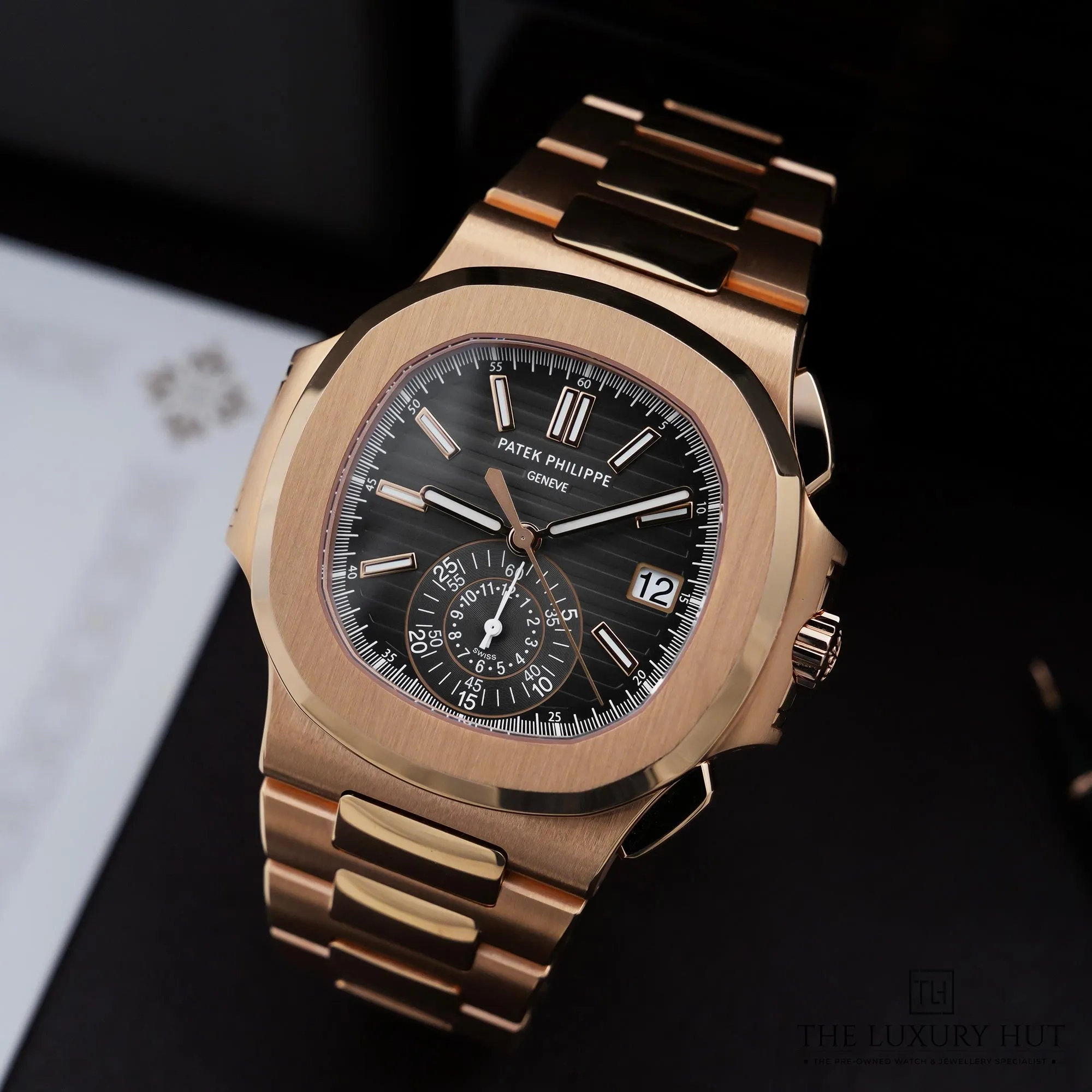 2026/06/d8586a35-6a00-4d43-ac86-4d86581ec923Patek_Philippe_Nautilus_Gold_Charcoal_Grey_LB916-b.jpg.webp