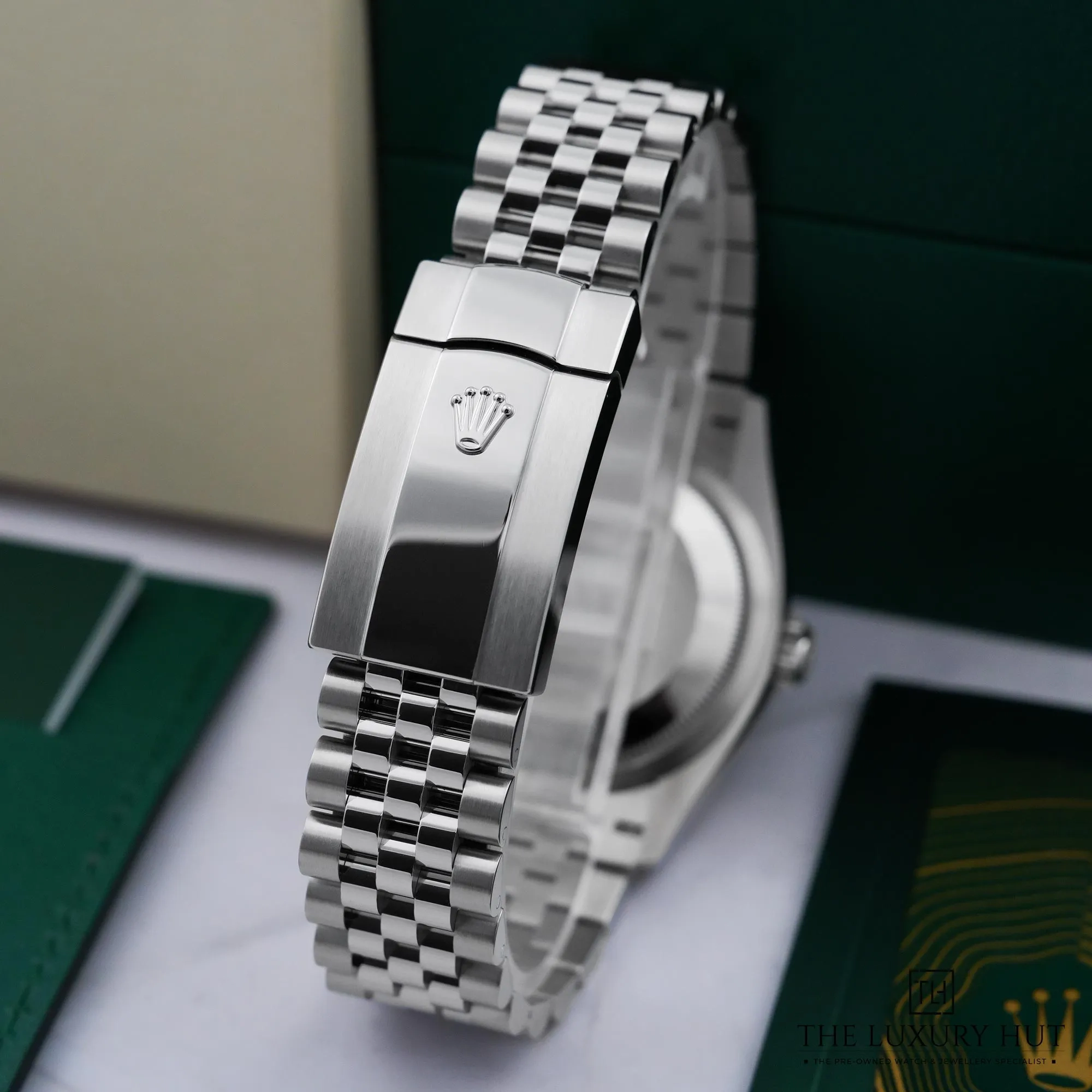 2026/06/e0a08af2-5e21-4b5f-aca8-af473b7c54cfRolex_Datejust_36_Steel_Gold_MOP_Diamond_Dial_52999-e.jpg.webp
