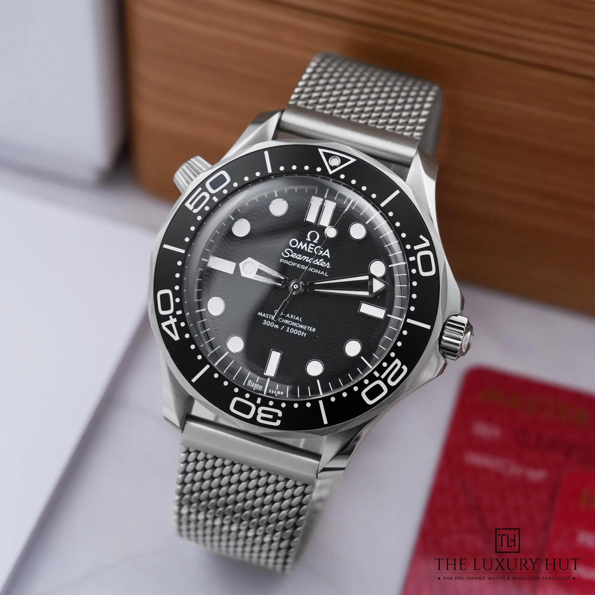 2026/06/e4bfd635-61a4-4dc4-b70f-943bd87a0fd7Omega_Seamaster_Diver_300M_Steel_Black_Wave_53065-b.jpg.webp