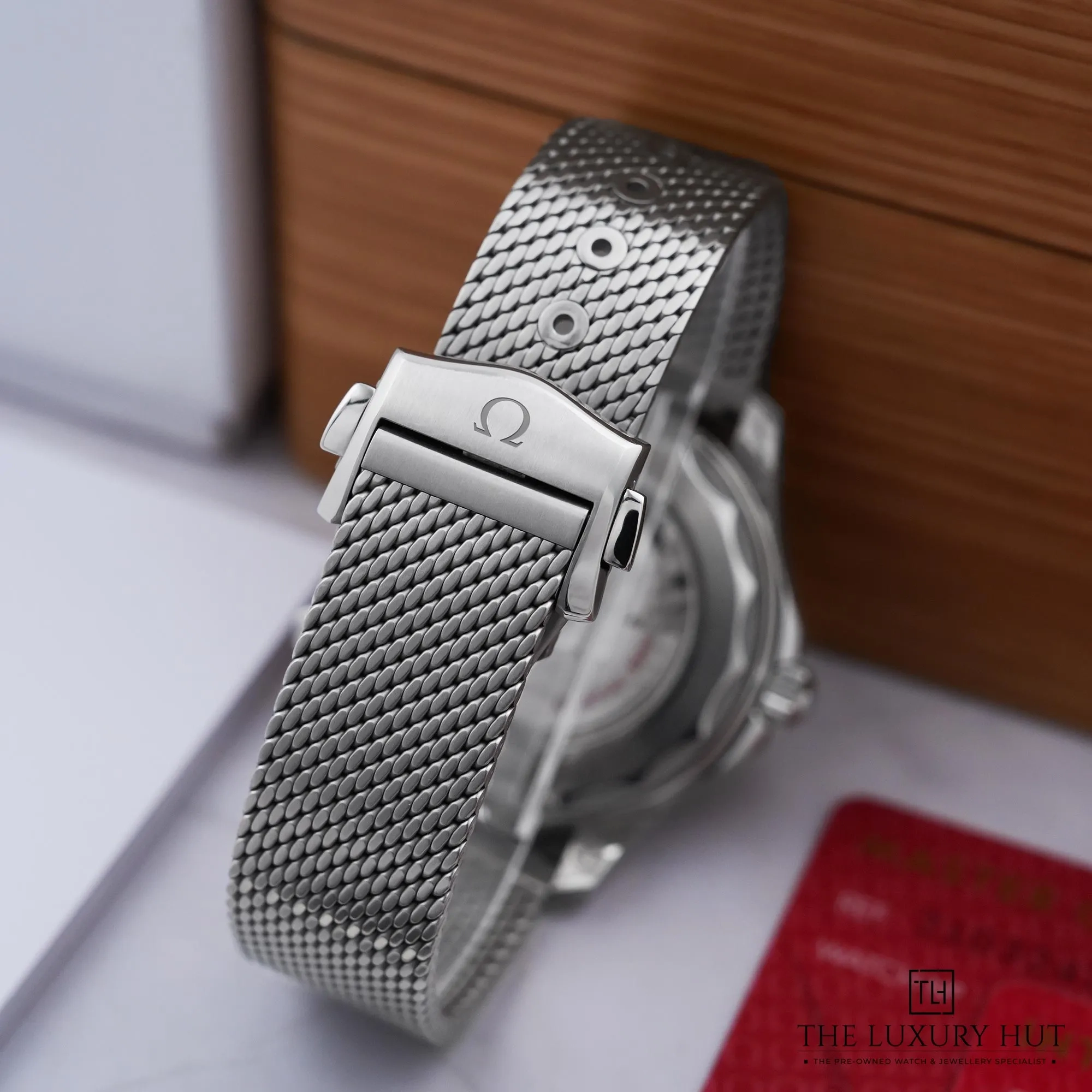 2026/06/ebf5d3e2-3be2-44f0-845e-9b002e8d3131Omega_Seamaster_Diver_300M_Steel_Black_Wave_53065-e.jpg.webp